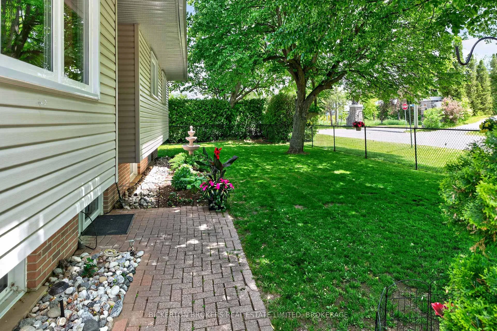 Photo 9 of 90 Ann Street, Gananoque — HOMEH