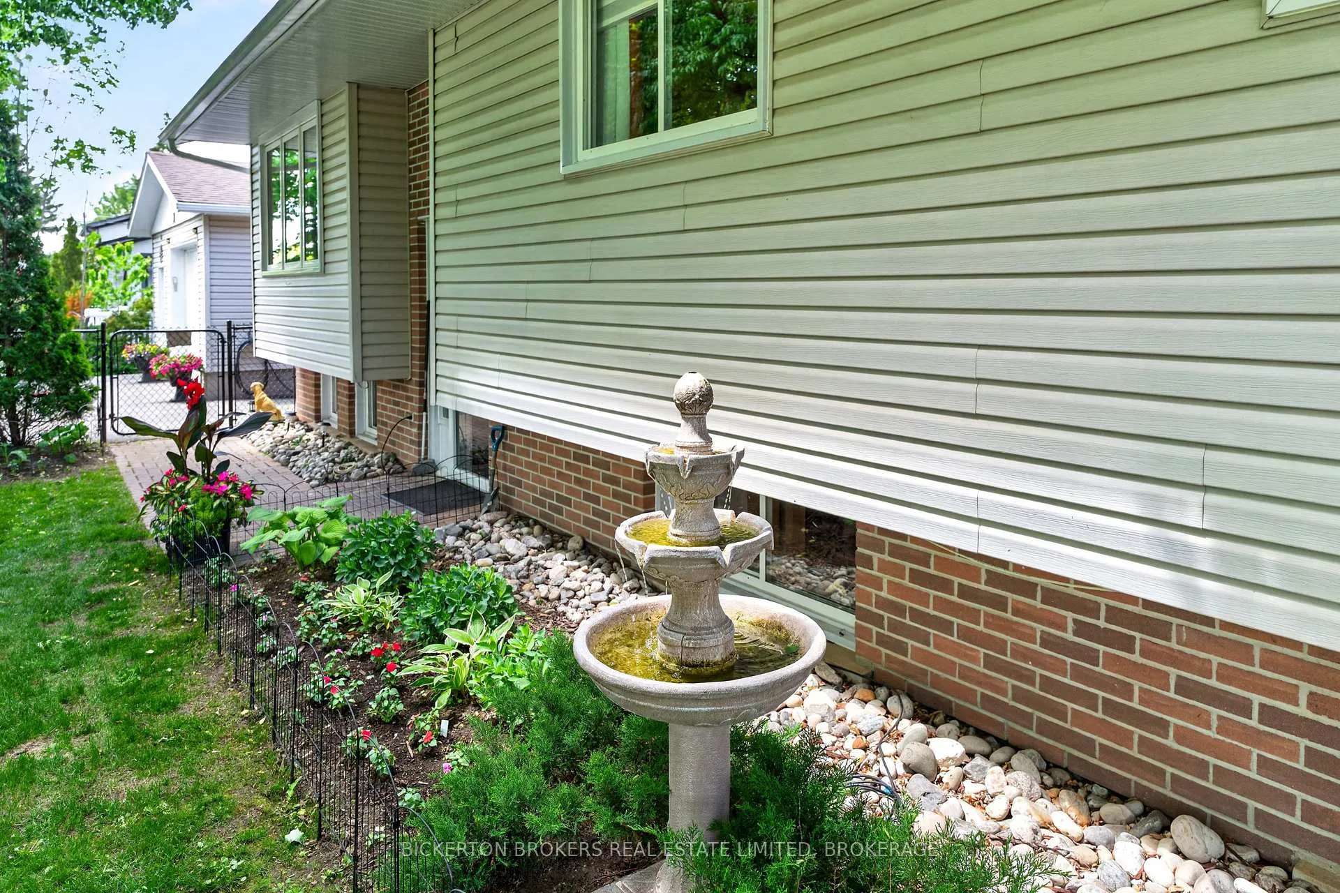 Photo 10 of 90 Ann Street, Gananoque — HOMEH