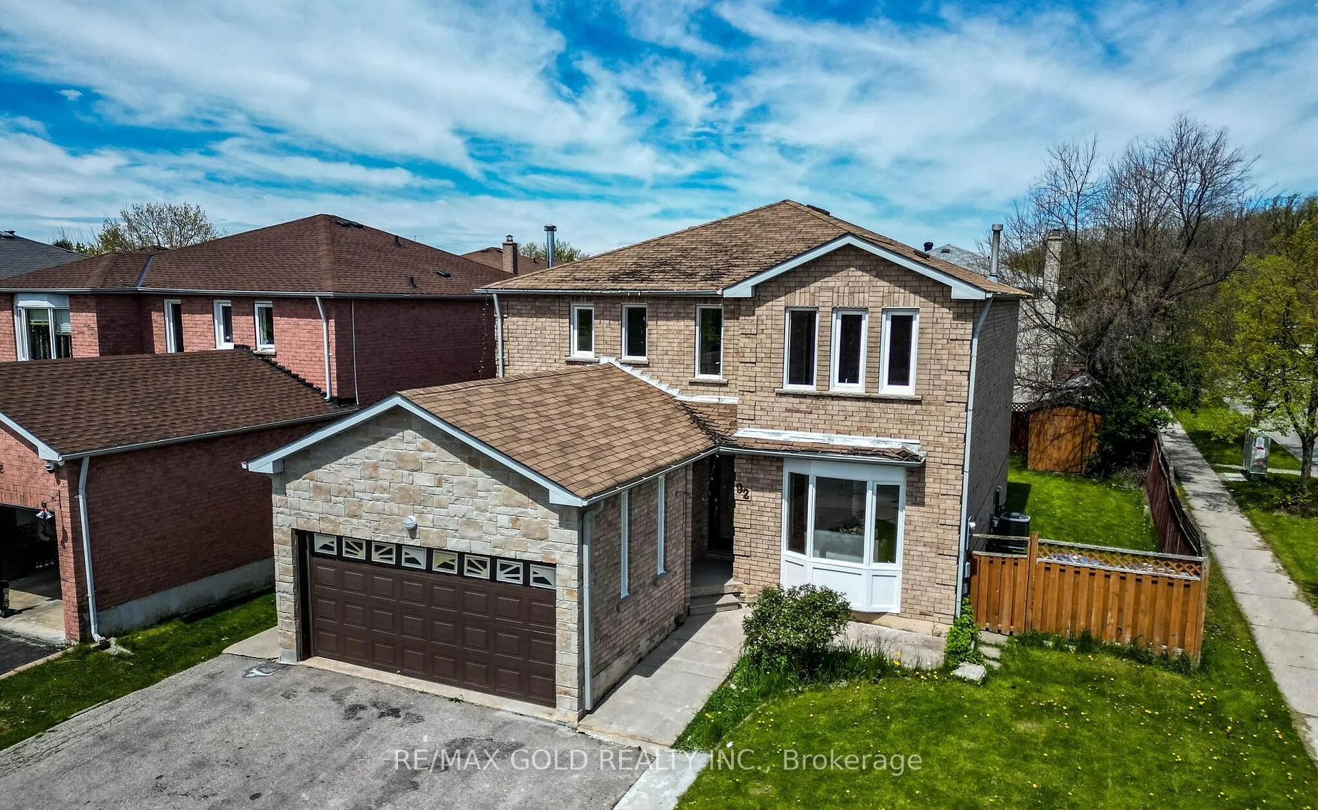 Photo 3 of 92 Moffatt Avenue, Brampton, Fletcher's West — HOMEH
