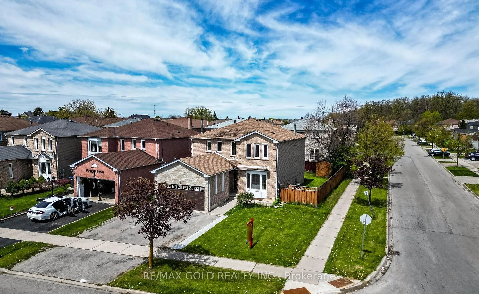 Photo 4 of 92 Moffatt Avenue, Brampton, Fletcher's West — HOMEH