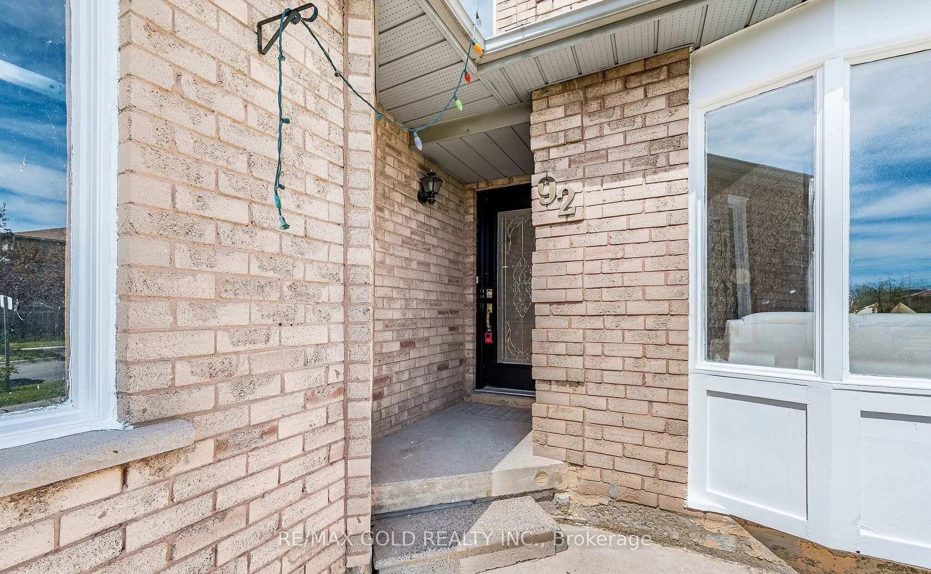Photo 5 of 92 Moffatt Avenue, Brampton, Fletcher's West — HOMEH