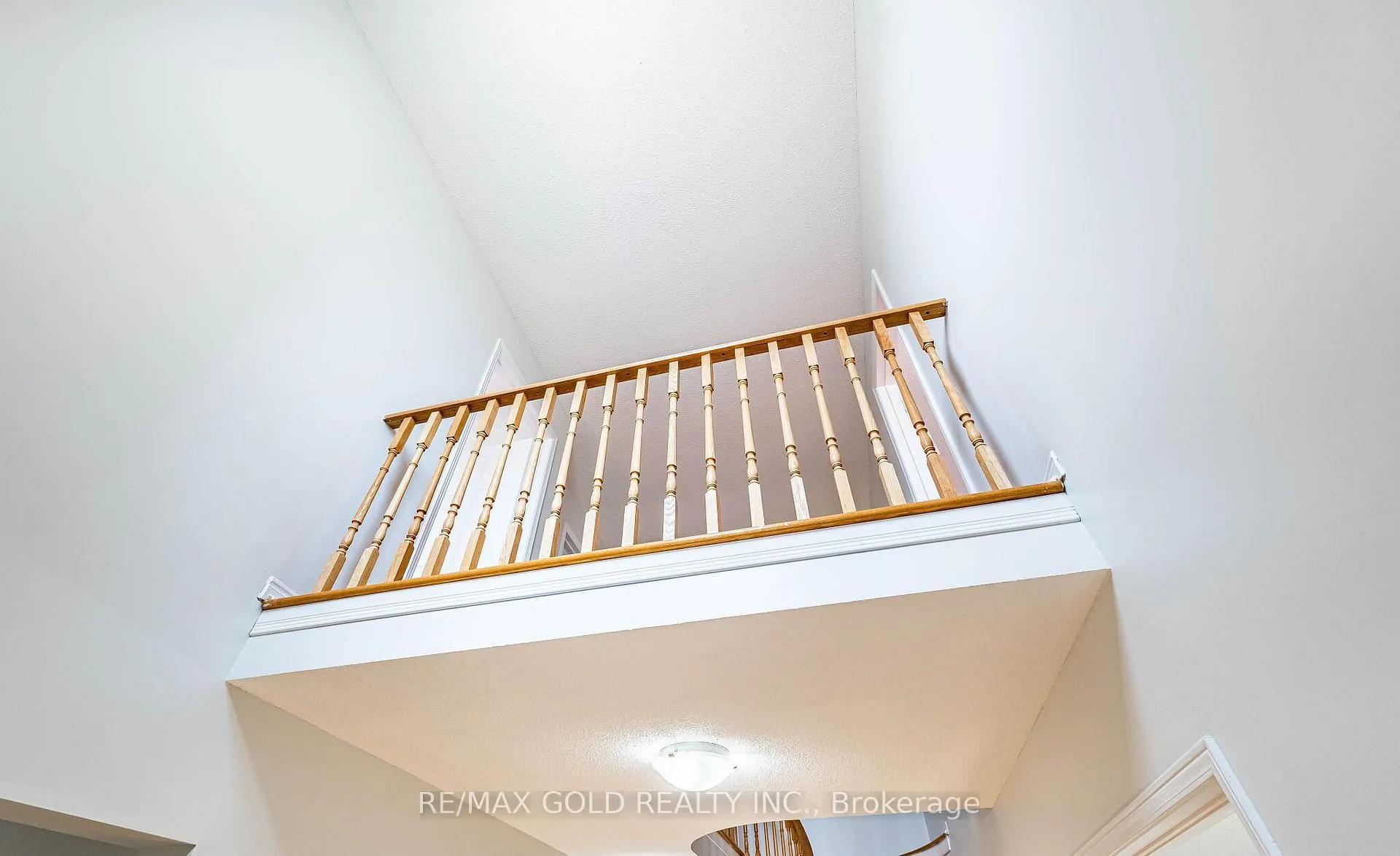 Photo 6 of 92 Moffatt Avenue, Brampton, Fletcher's West — HOMEH