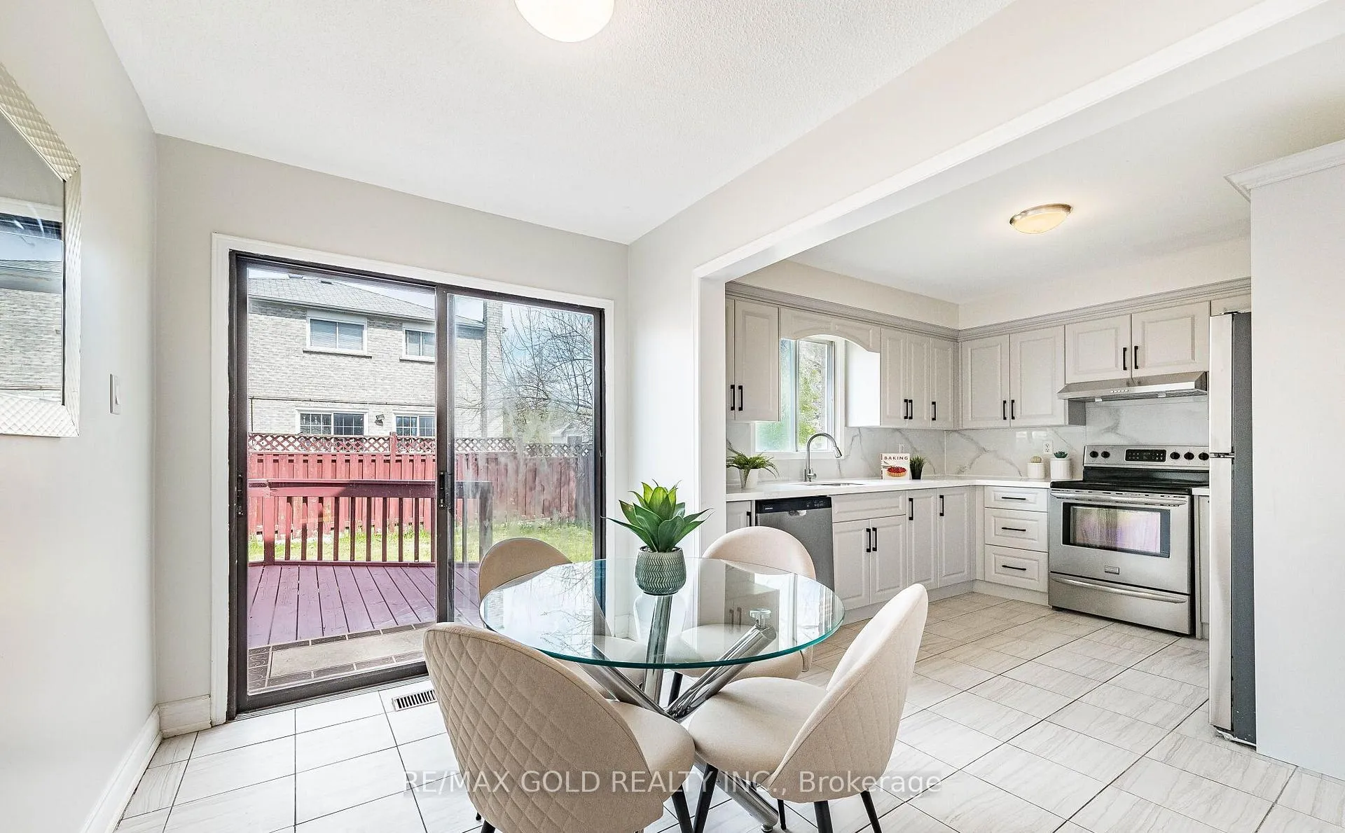 Photo 12 of 92 Moffatt Avenue, Brampton, Fletcher's West — HOMEH