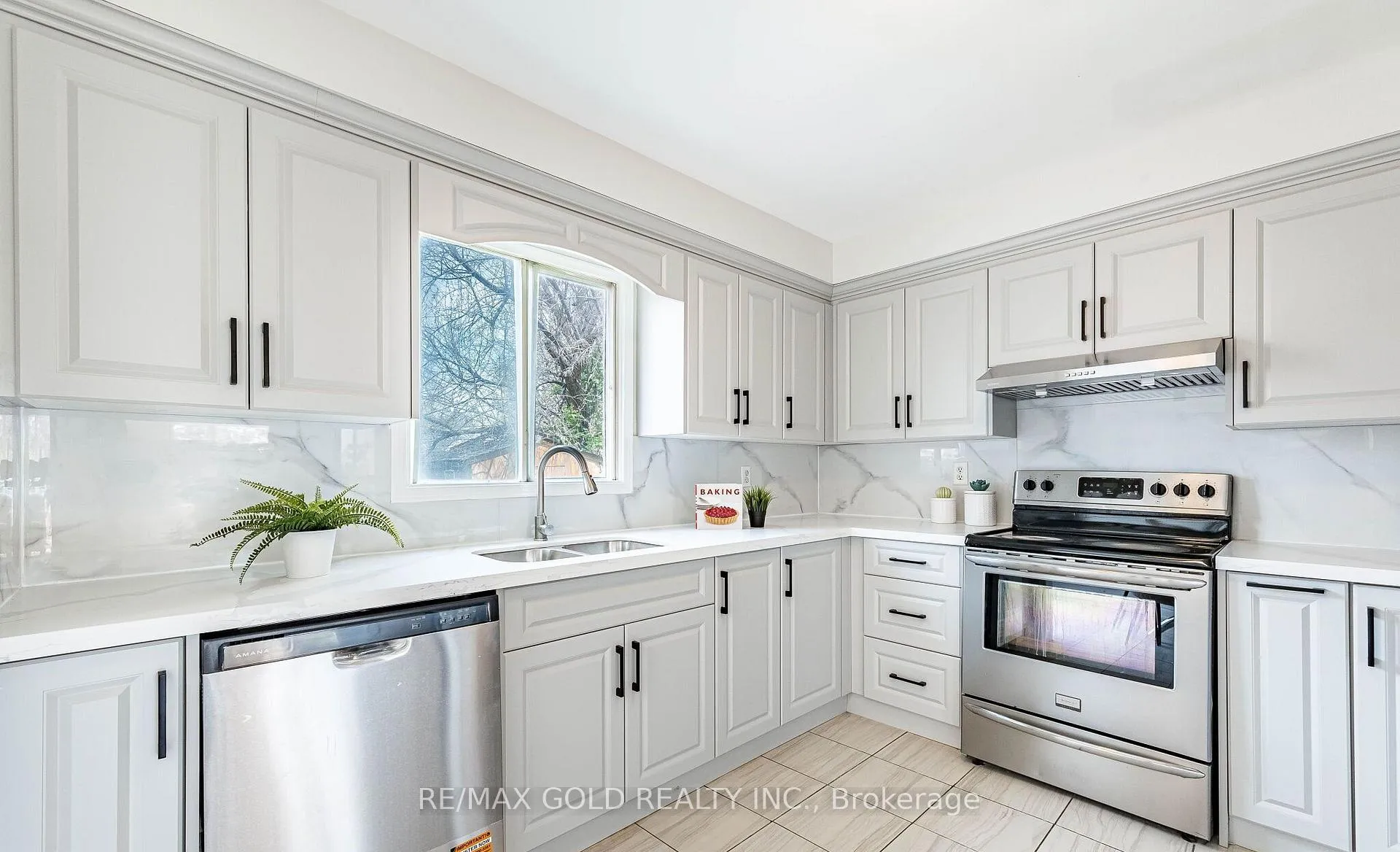 Photo 14 of 92 Moffatt Avenue, Brampton, Fletcher's West — HOMEH