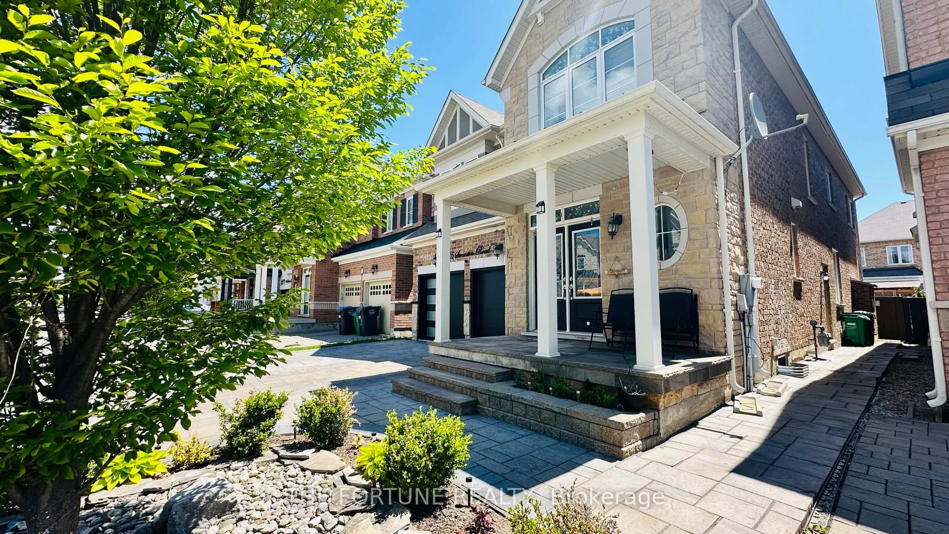 Photo 3 of 25 Swanton Road, Brampton, Credit Valley — HOMEH