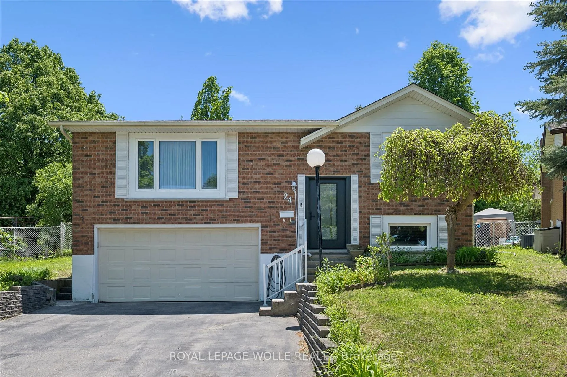 Photo 1 of 24 Devonglen Court, Kitchener — HOMEH