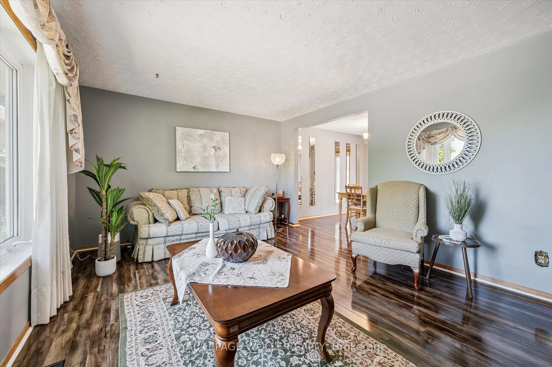 Photo 6 of 24 Devonglen Court, Kitchener — HOMEH