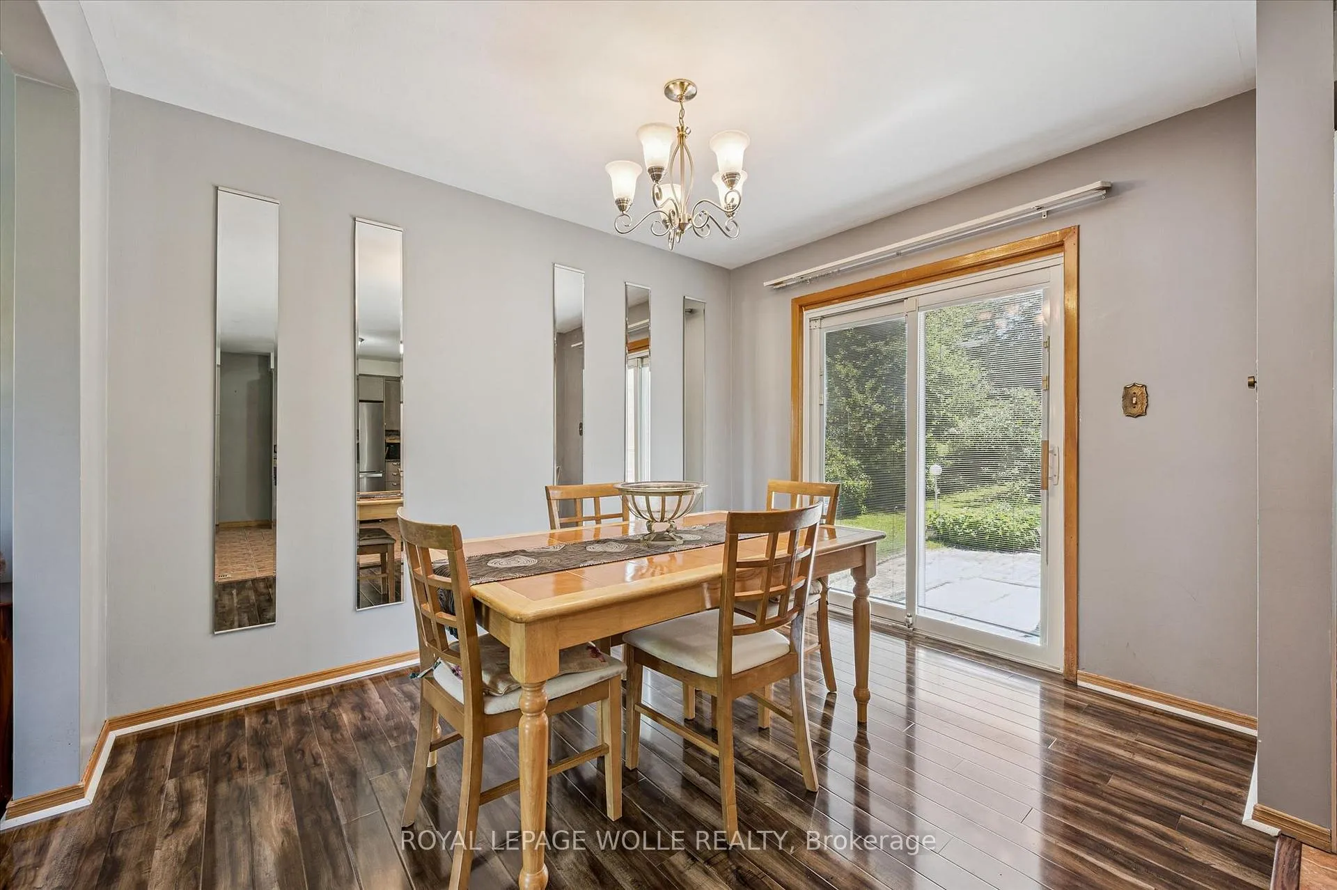 Photo 11 of 24 Devonglen Court, Kitchener — HOMEH