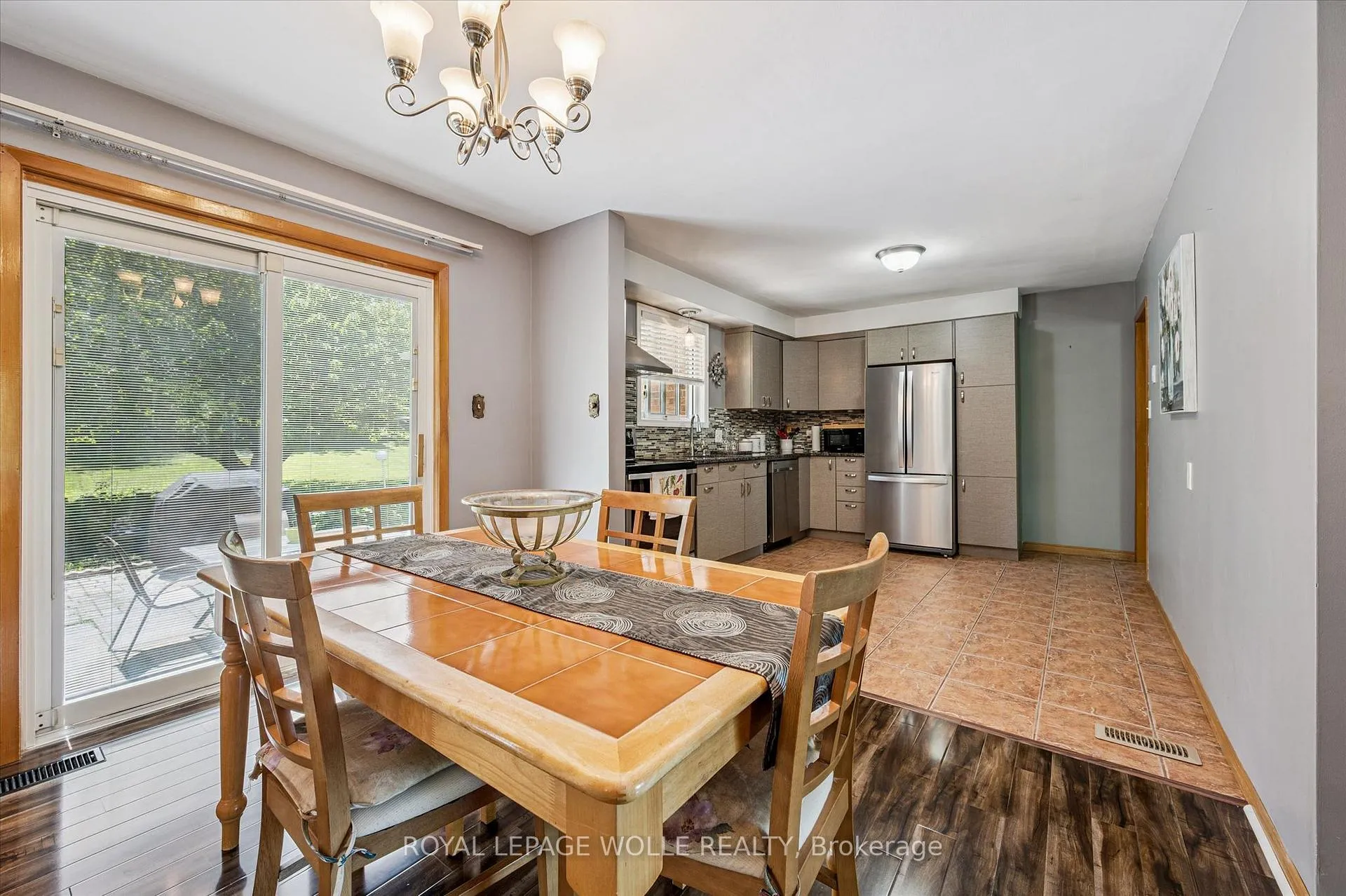 Photo 12 of 24 Devonglen Court, Kitchener — HOMEH