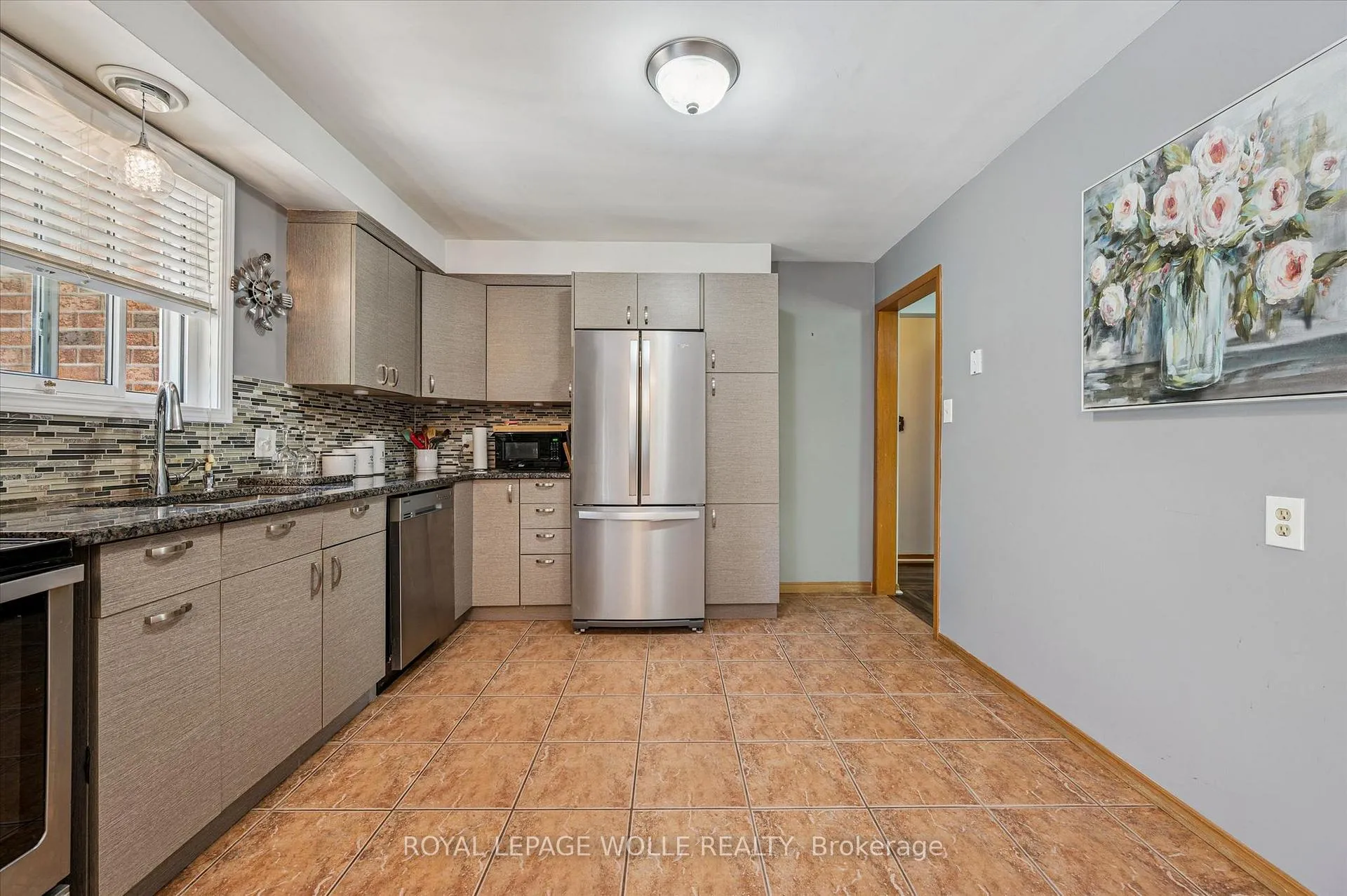 Photo 14 of 24 Devonglen Court, Kitchener — HOMEH