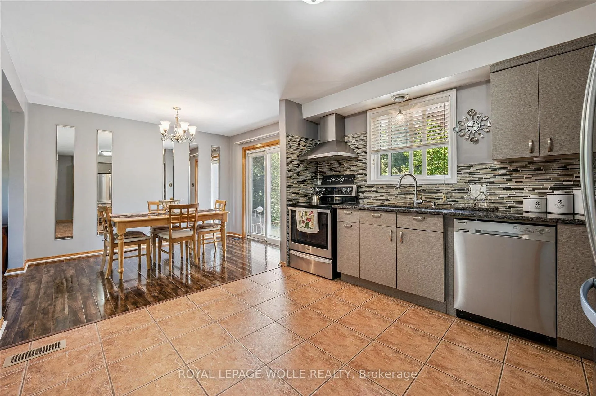 Photo 15 of 24 Devonglen Court, Kitchener — HOMEH