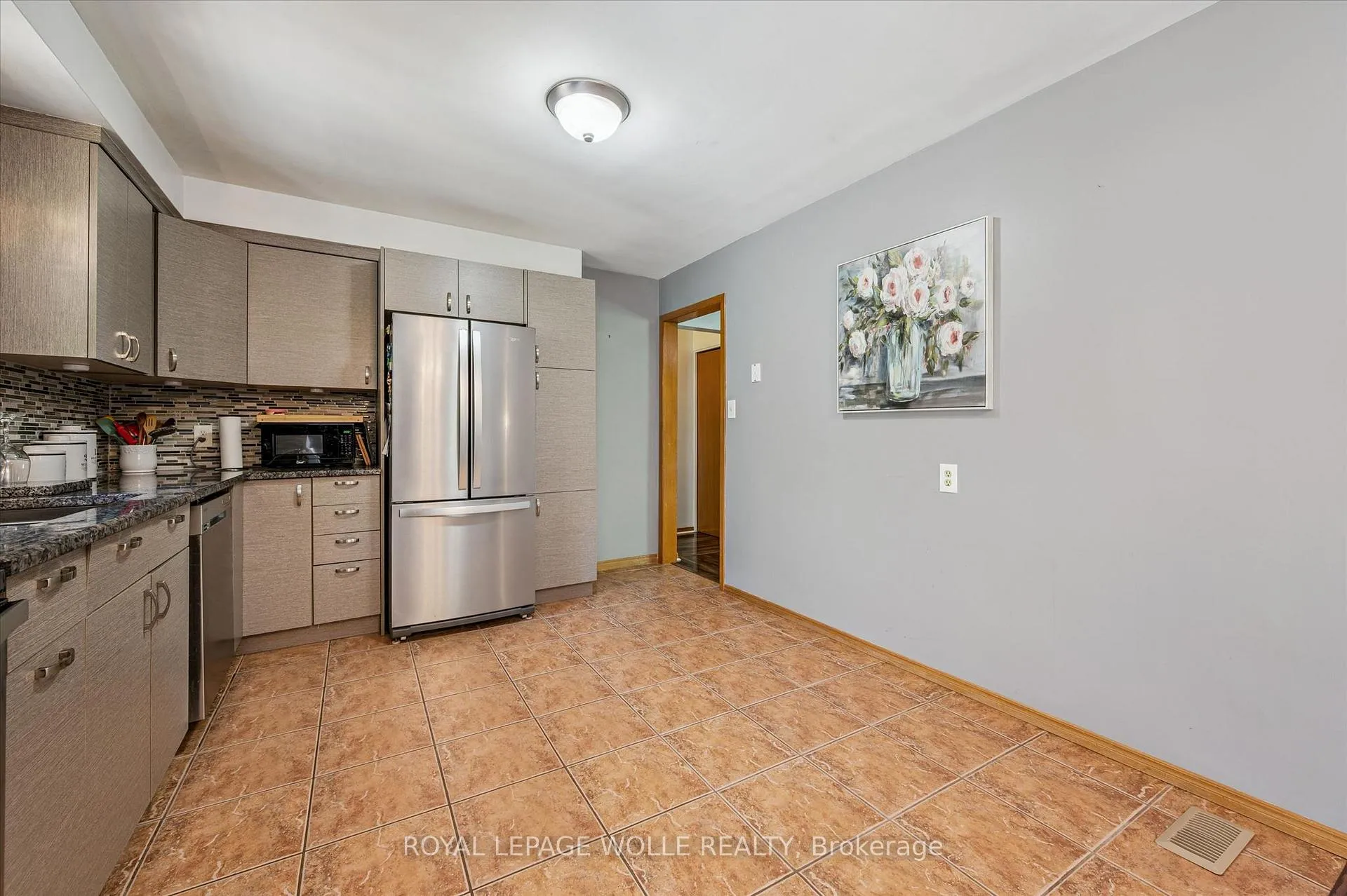 Photo 17 of 24 Devonglen Court, Kitchener — HOMEH