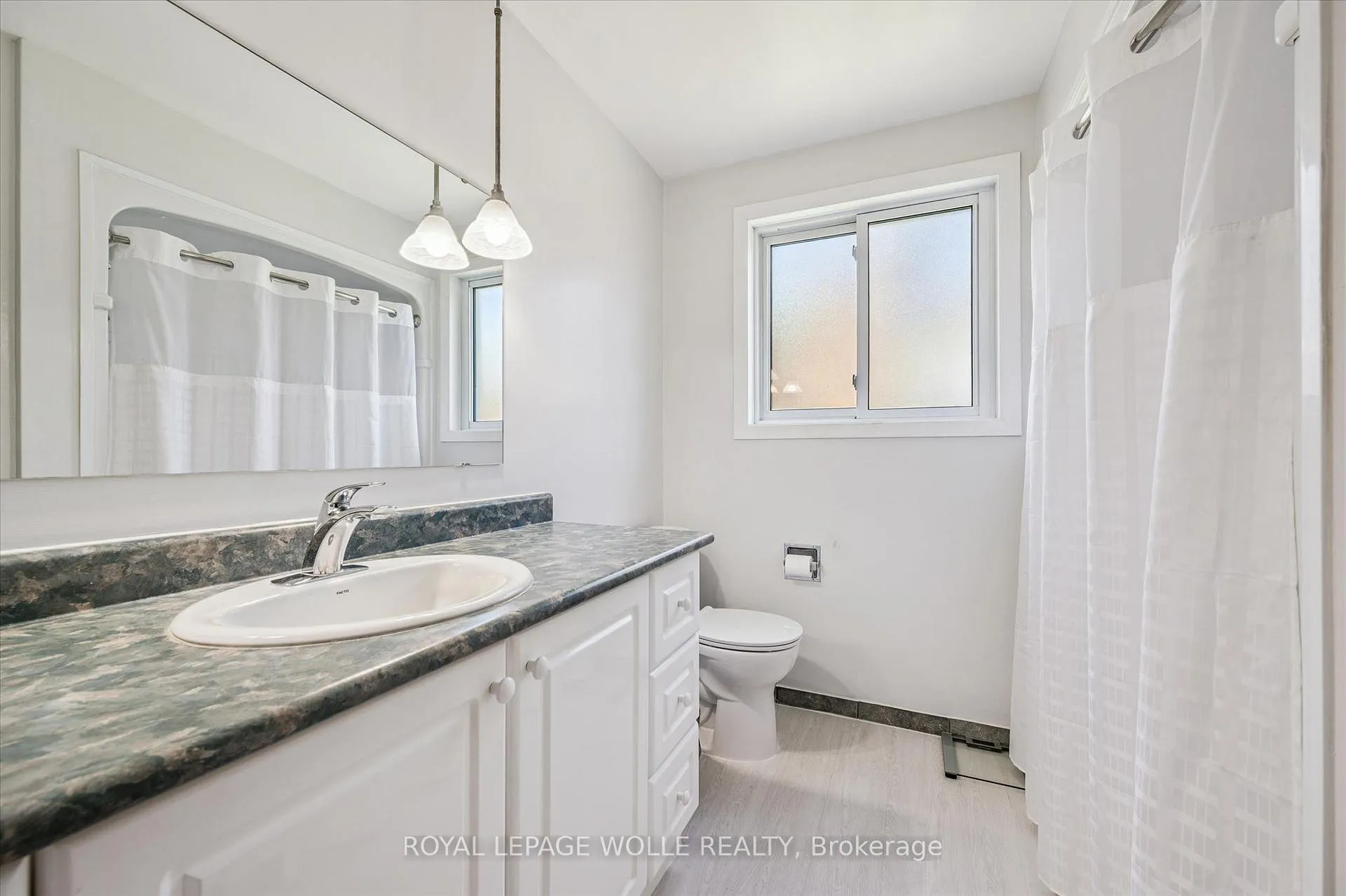 Photo 20 of 24 Devonglen Court, Kitchener — HOMEH