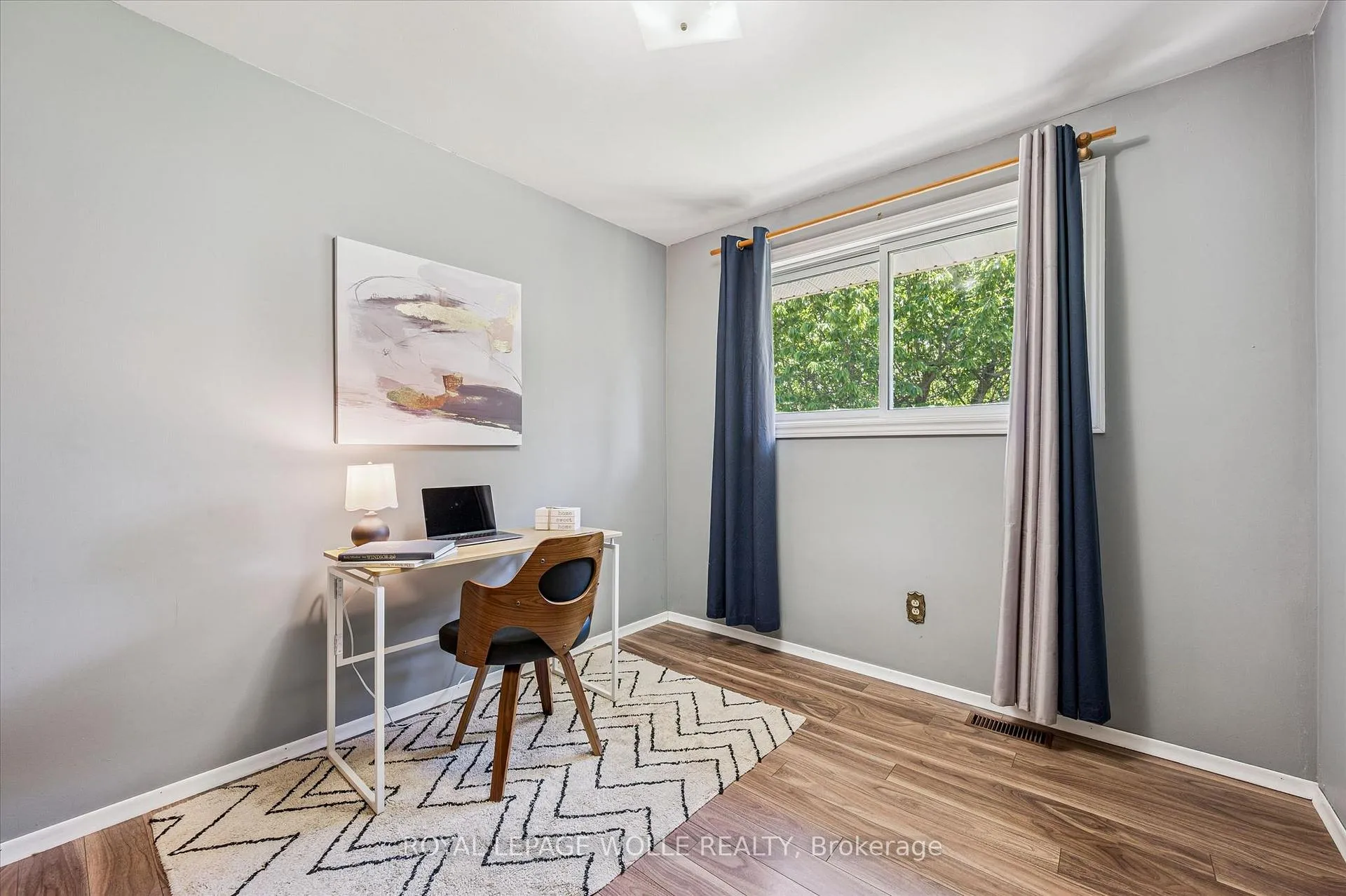 Photo 23 of 24 Devonglen Court, Kitchener — HOMEH