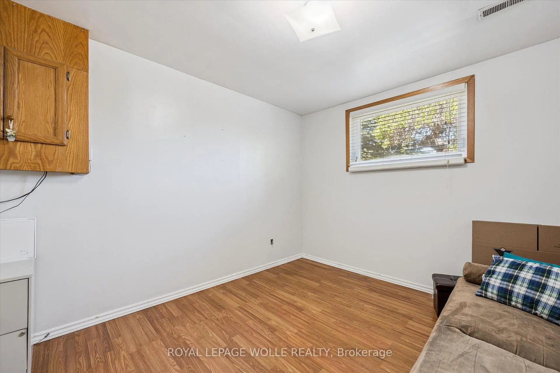 Photo 25 of 24 Devonglen Court, Kitchener — HOMEH