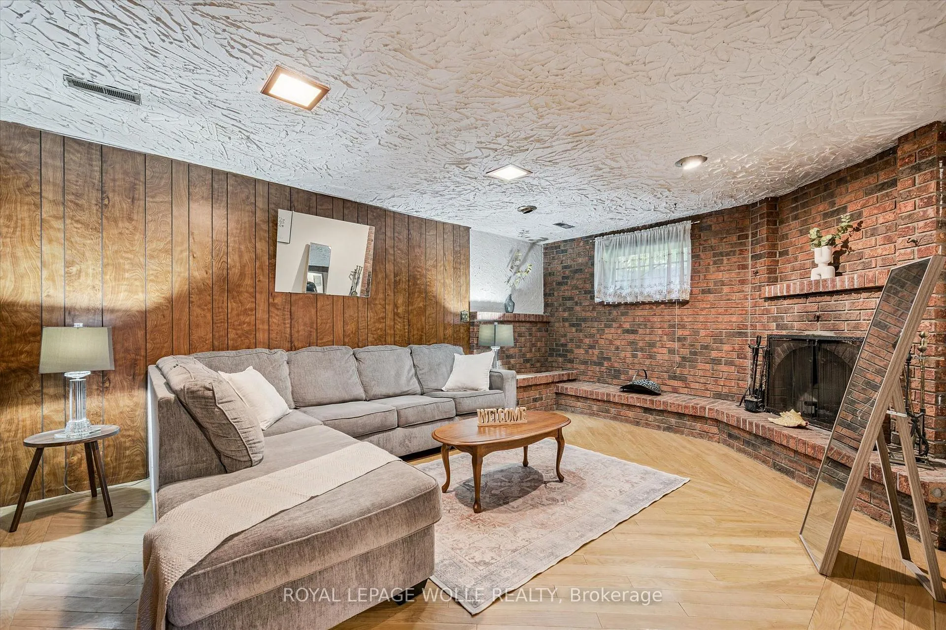 Photo 27 of 24 Devonglen Court, Kitchener — HOMEH