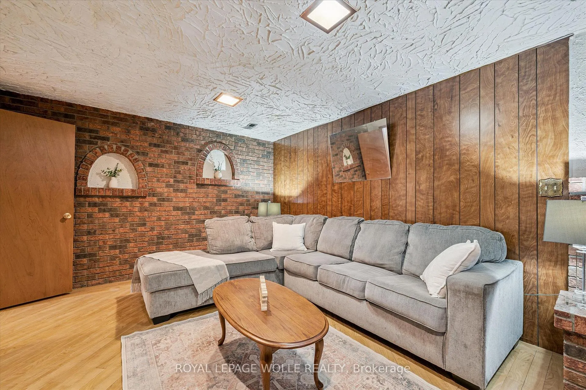 Photo 28 of 24 Devonglen Court, Kitchener — HOMEH