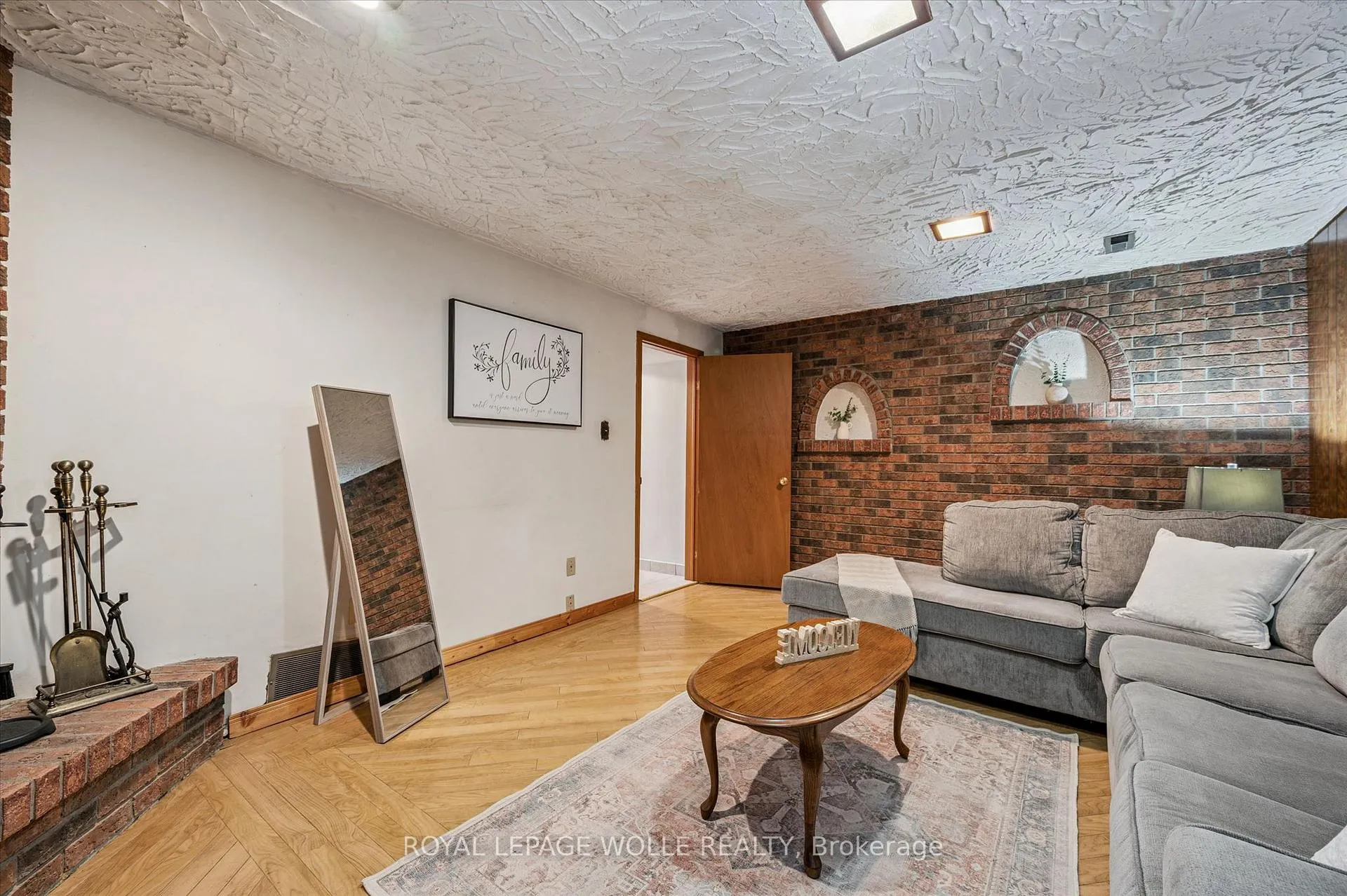 Photo 29 of 24 Devonglen Court, Kitchener — HOMEH
