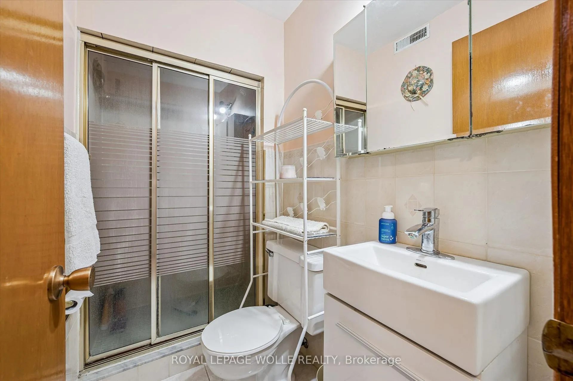 Photo 31 of 24 Devonglen Court, Kitchener — HOMEH