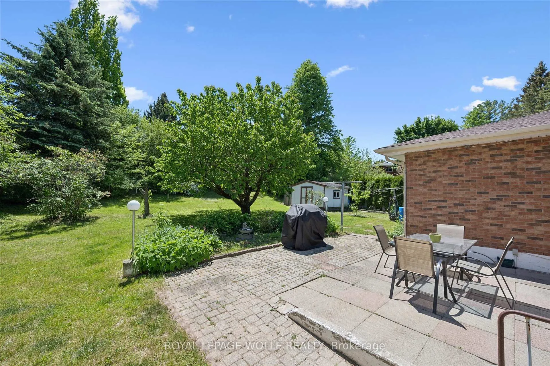 Photo 32 of 24 Devonglen Court, Kitchener — HOMEH