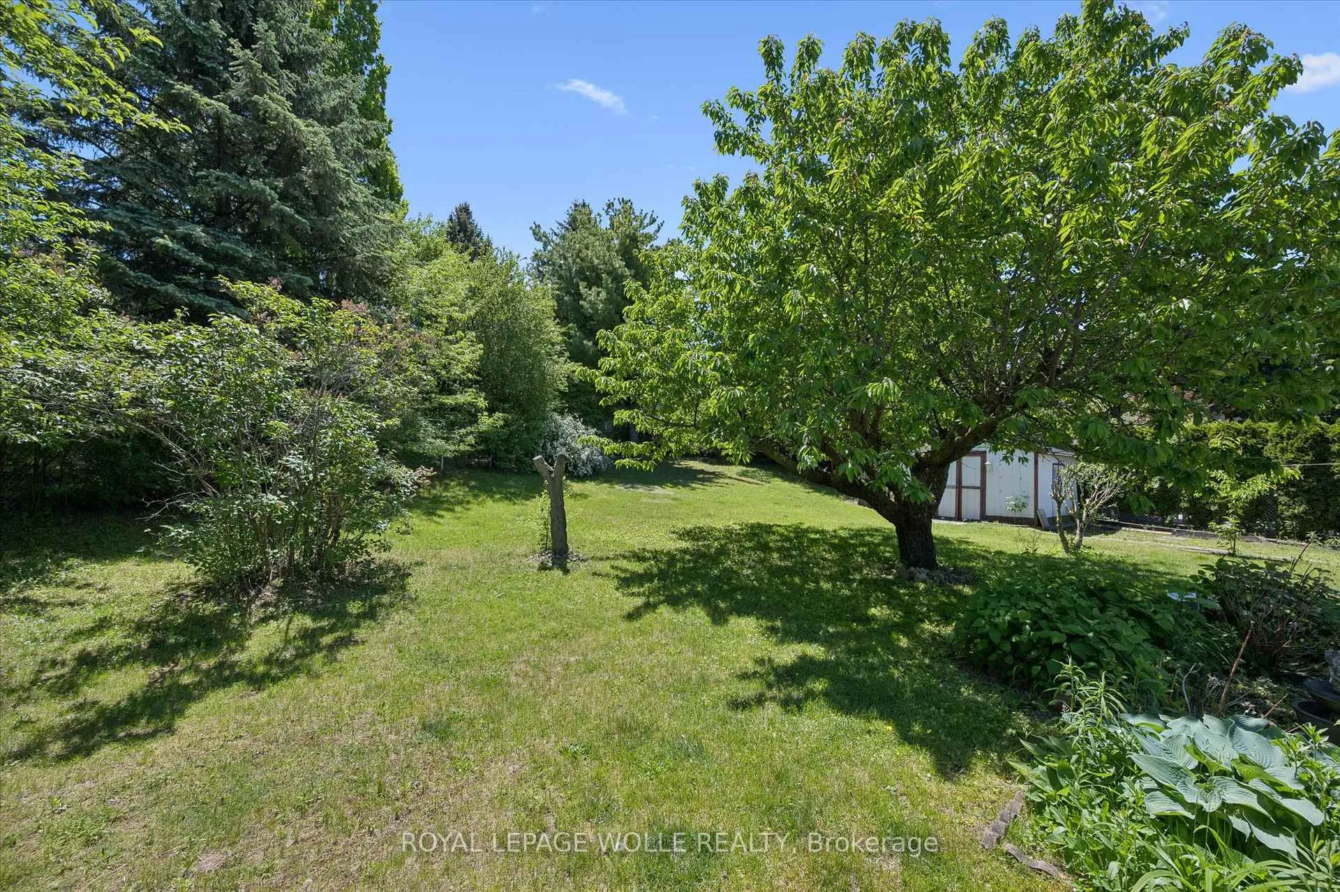 Photo 33 of 24 Devonglen Court, Kitchener — HOMEH