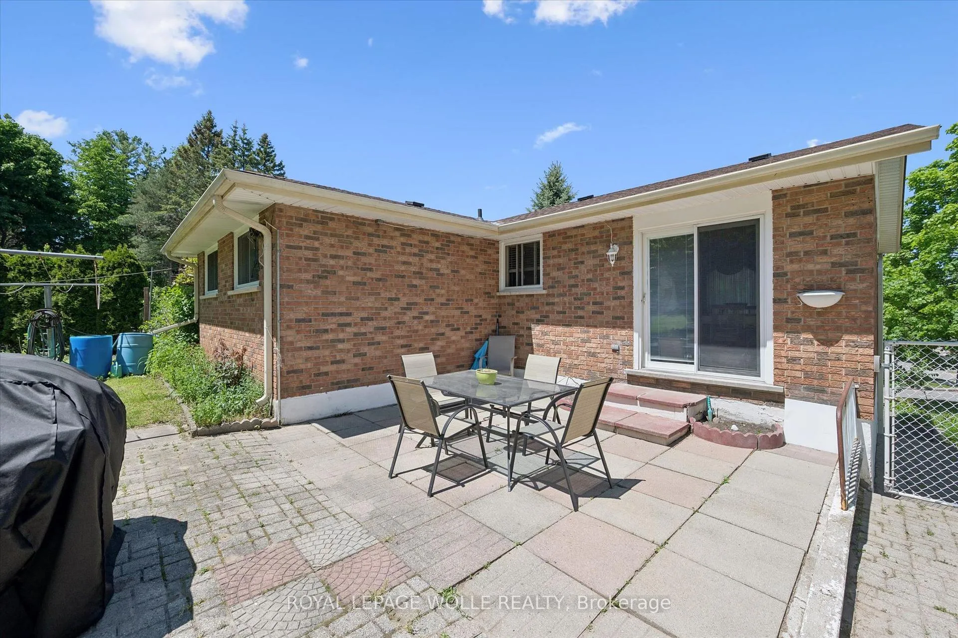 Photo 34 of 24 Devonglen Court, Kitchener — HOMEH