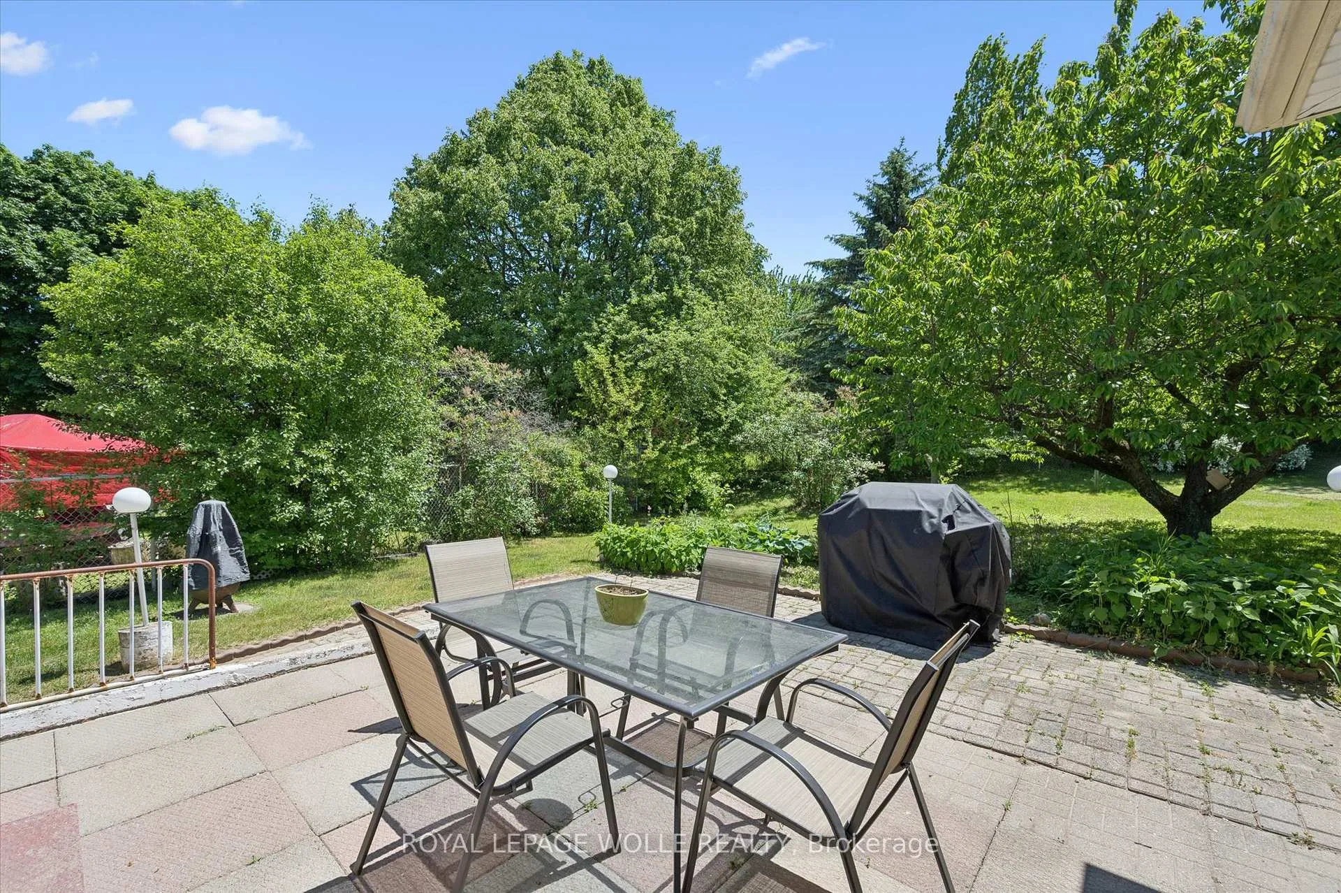 Photo 35 of 24 Devonglen Court, Kitchener — HOMEH
