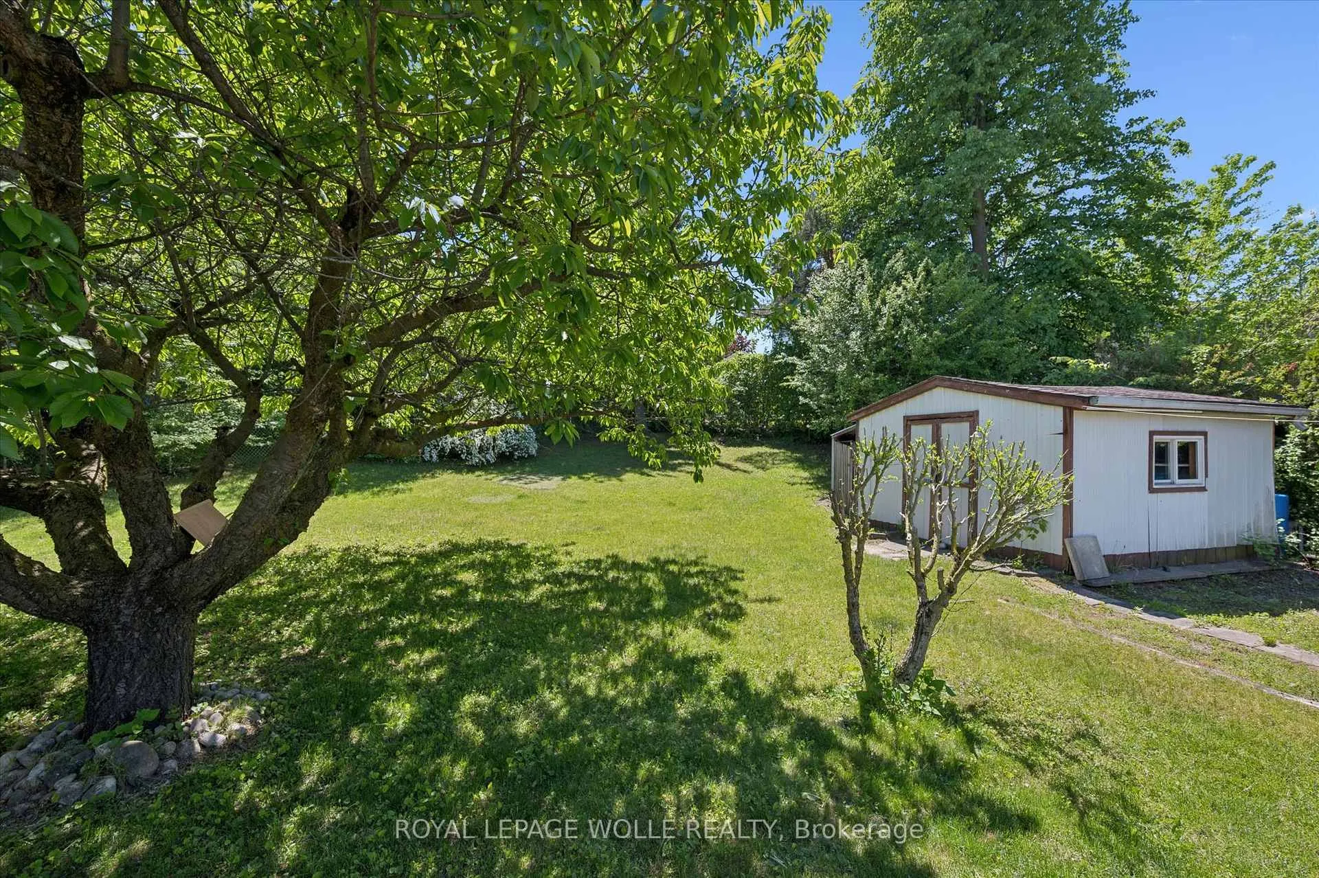 Photo 36 of 24 Devonglen Court, Kitchener — HOMEH