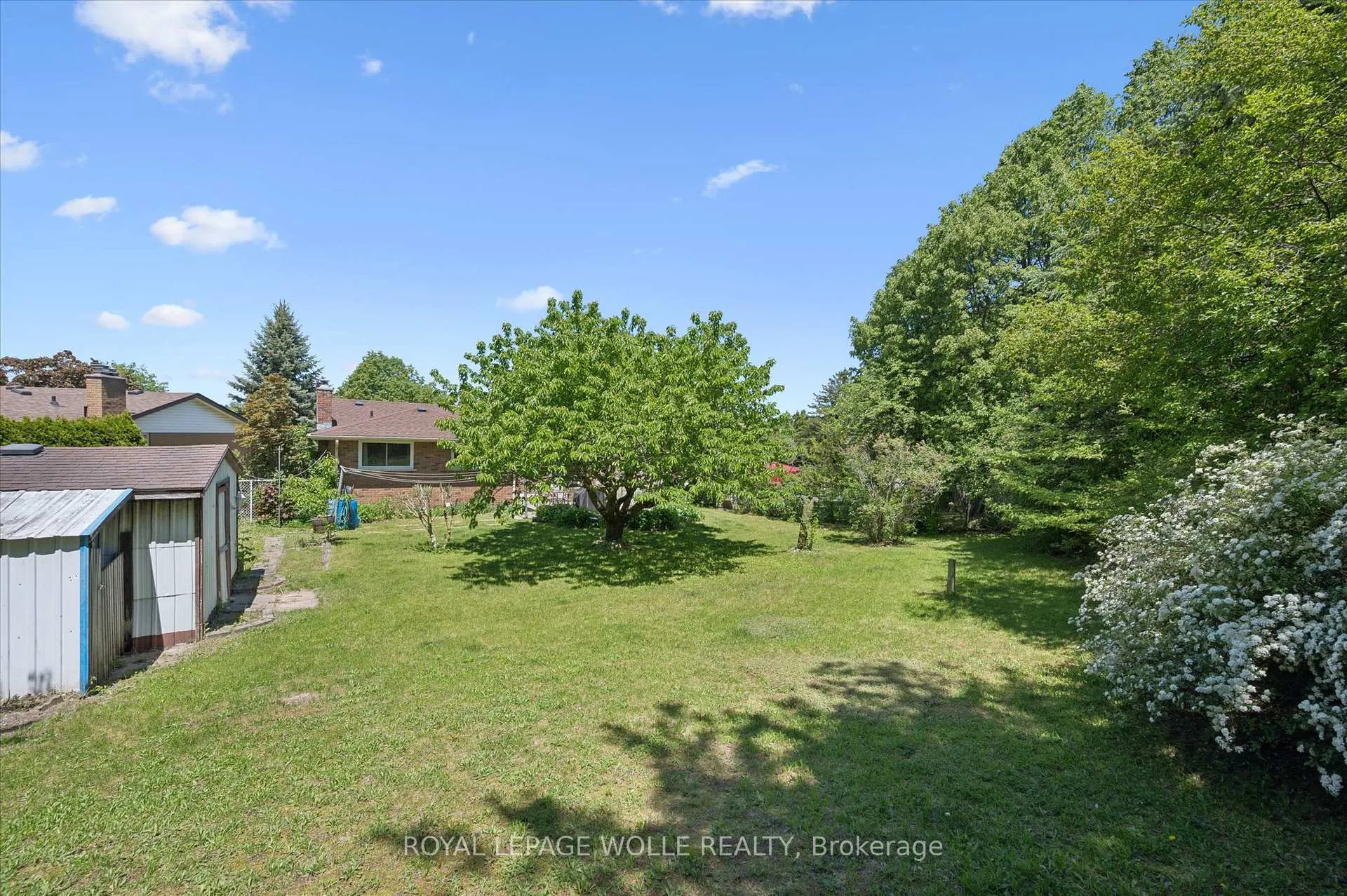 Photo 38 of 24 Devonglen Court, Kitchener — HOMEH
