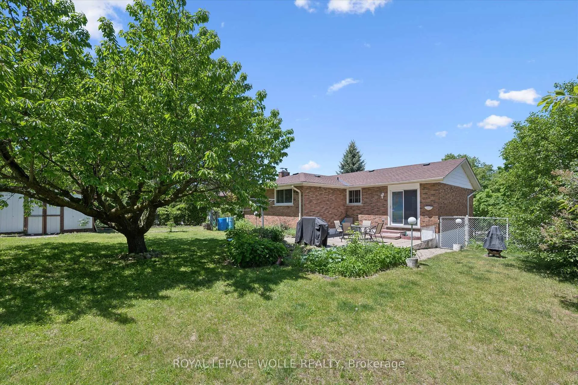 Photo 40 of 24 Devonglen Court, Kitchener — HOMEH