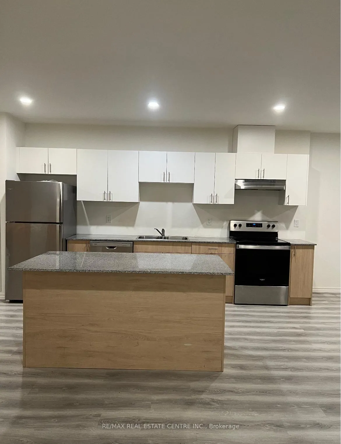 Photo 5 of Unit 810, 1098 Paisley Road, Guelph, Willow West/Sugarbush/West Acres — HOMEH