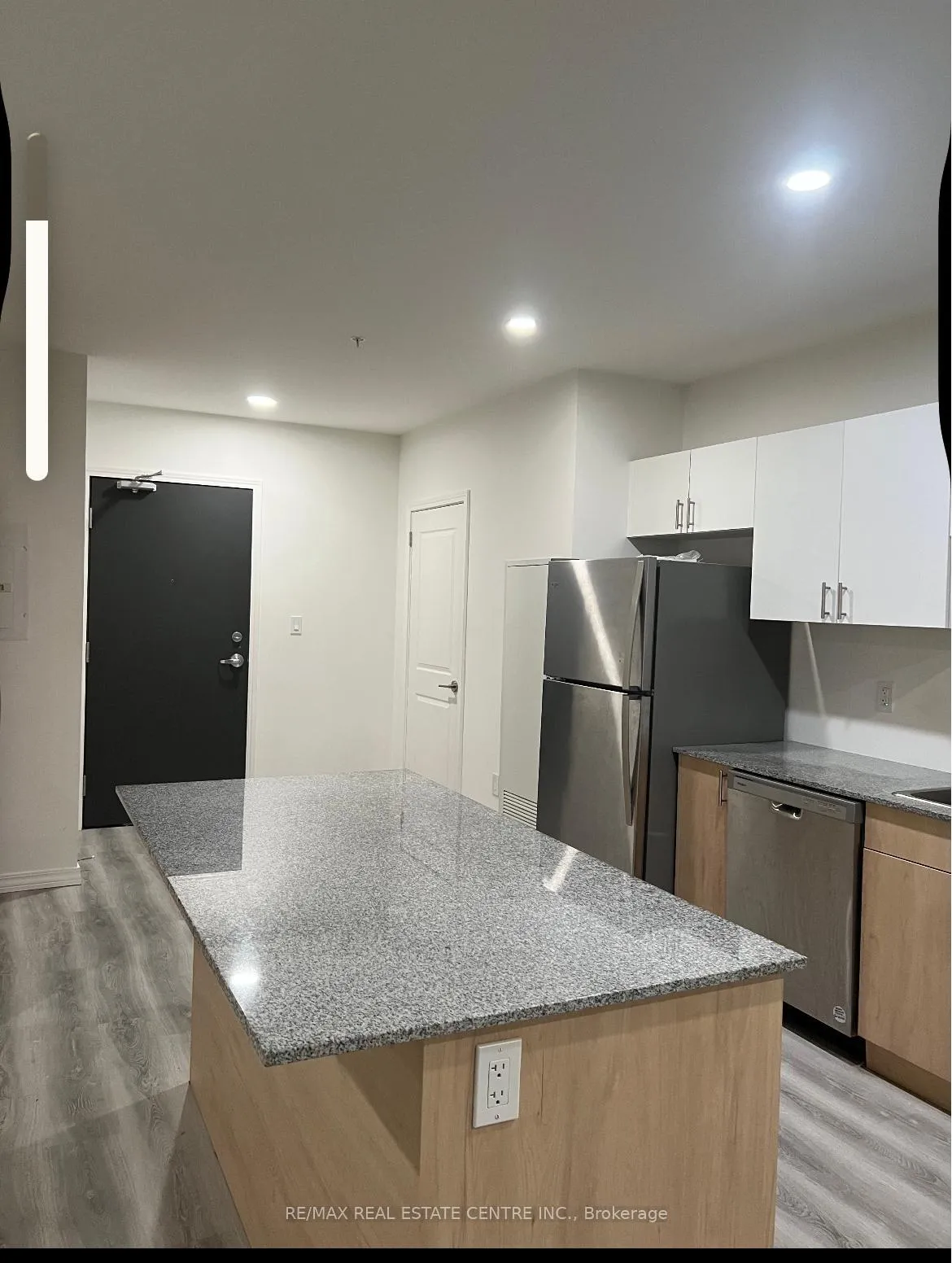 Photo 7 of Unit 810, 1098 Paisley Road, Guelph, Willow West/Sugarbush/West Acres — HOMEH