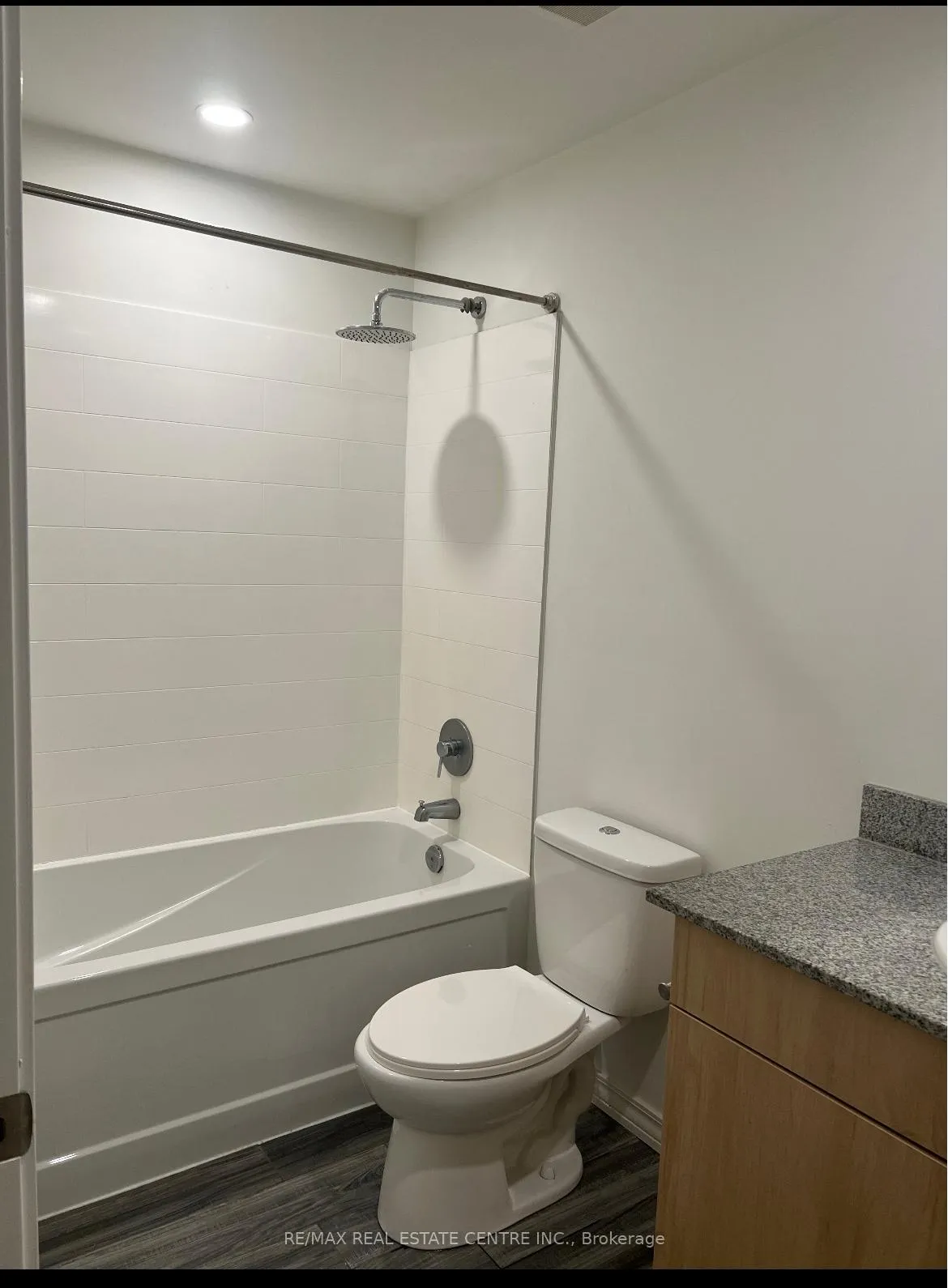 Photo 10 of Unit 810, 1098 Paisley Road, Guelph, Willow West/Sugarbush/West Acres — HOMEH
