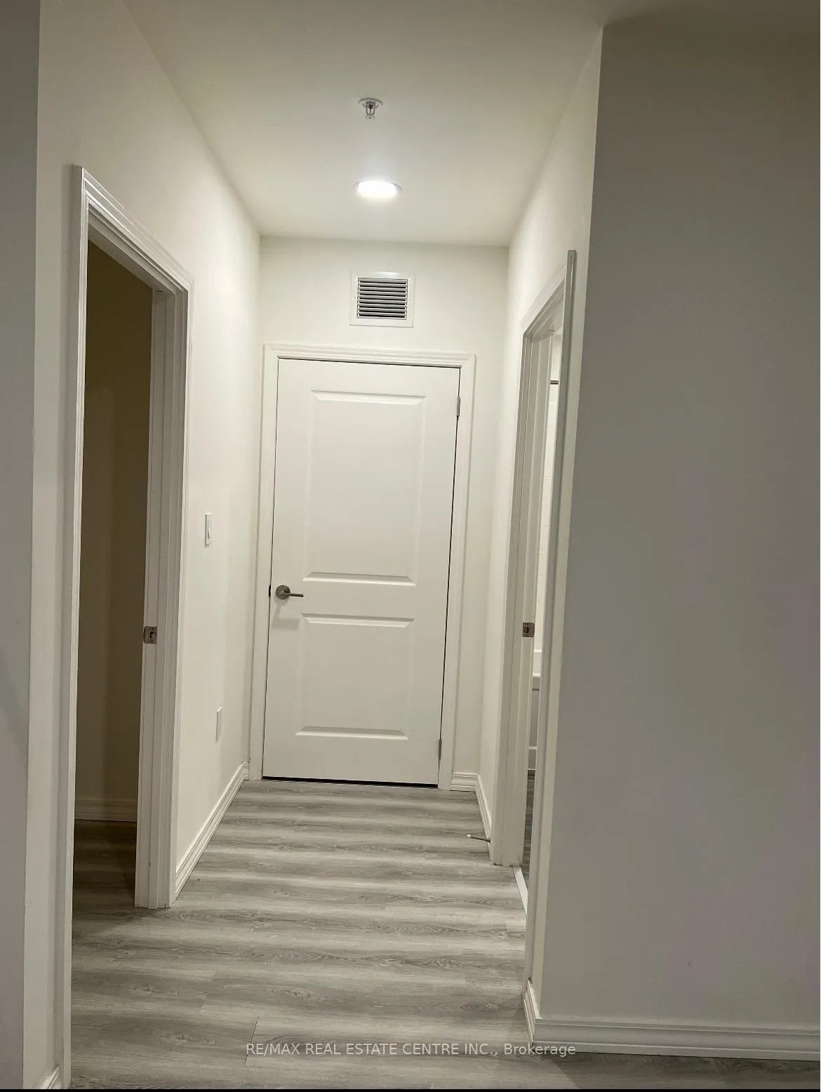 Photo 11 of Unit 810, 1098 Paisley Road, Guelph, Willow West/Sugarbush/West Acres — HOMEH