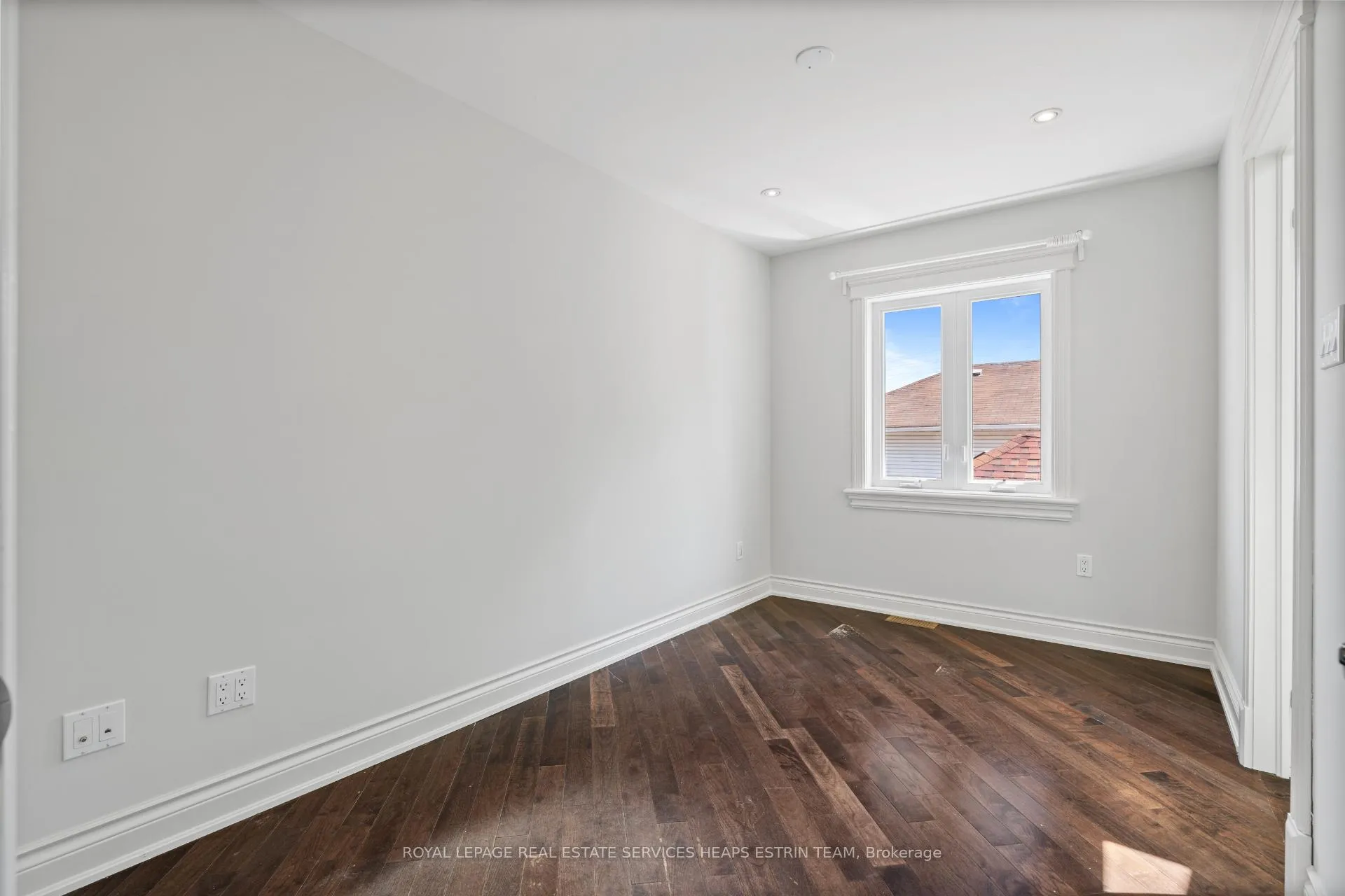 Photo 13 of 110 Parklea Drive, Toronto, Leaside — HOMEH