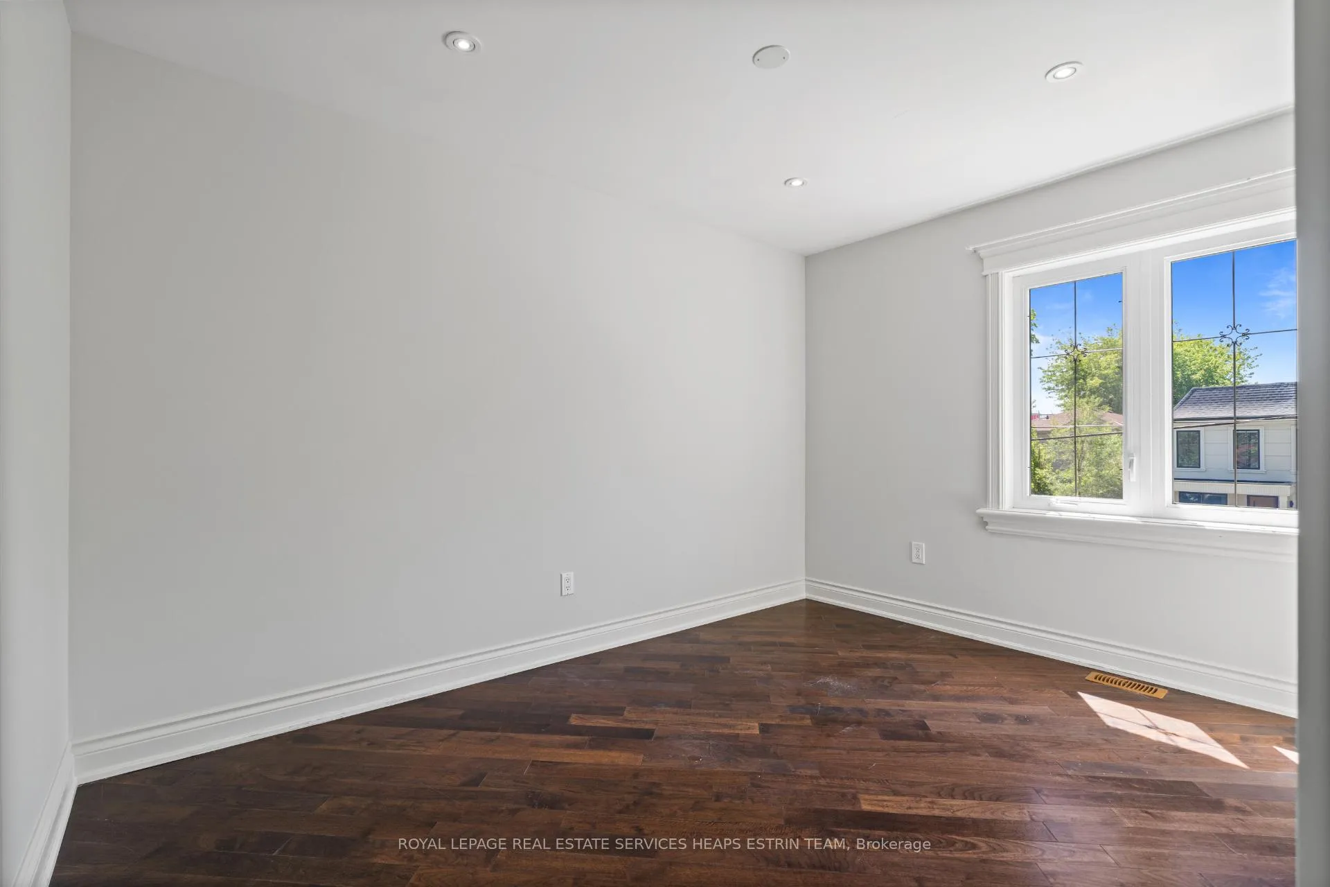 Photo 16 of 110 Parklea Drive, Toronto, Leaside — HOMEH