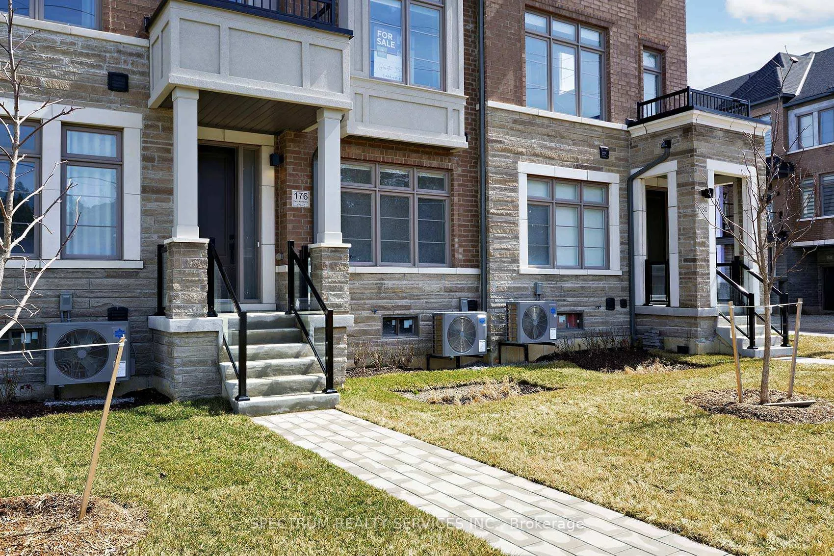 Photo 3 of 176 De La Roche Drive, Vaughan, Vellore Village — HOMEH
