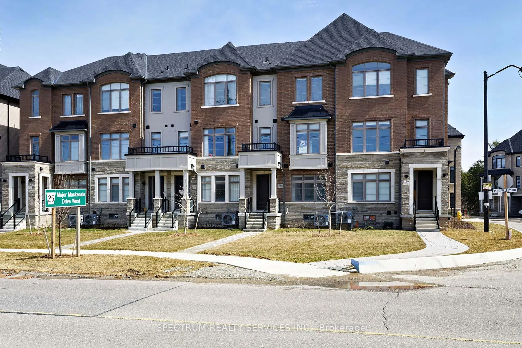 Photo 42 of 176 De La Roche Drive, Vaughan, Vellore Village — HOMEH