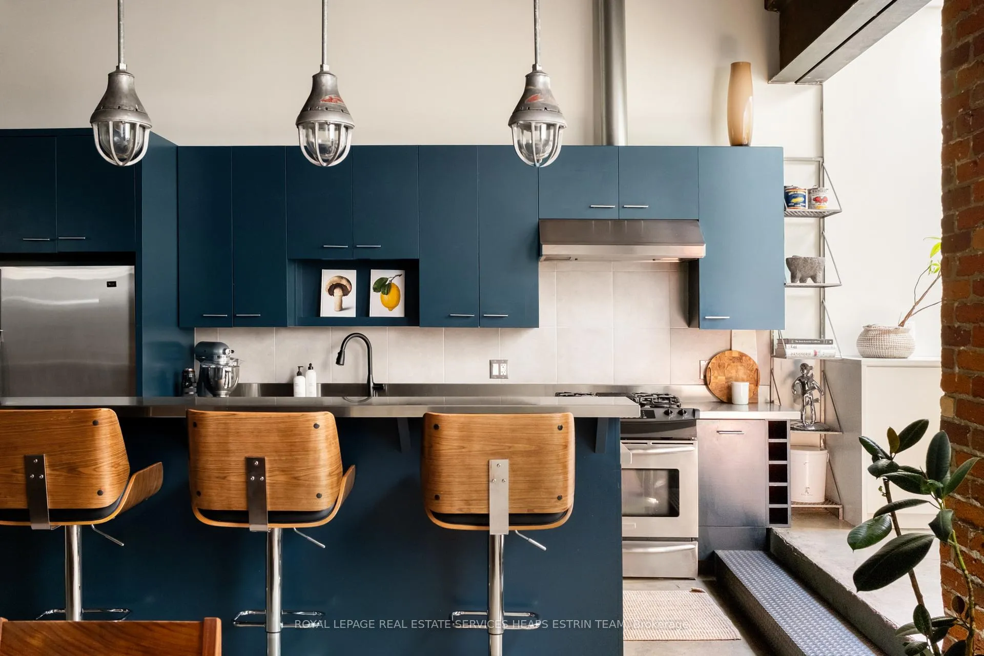 Photo 10 of 121R Fermanagh Avenue, Toronto, Roncesvalles — HOMEH