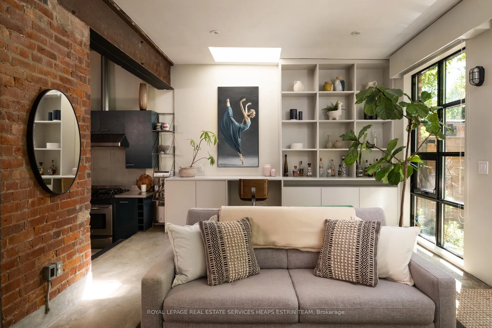 Photo 12 of 121R Fermanagh Avenue, Toronto, Roncesvalles — HOMEH