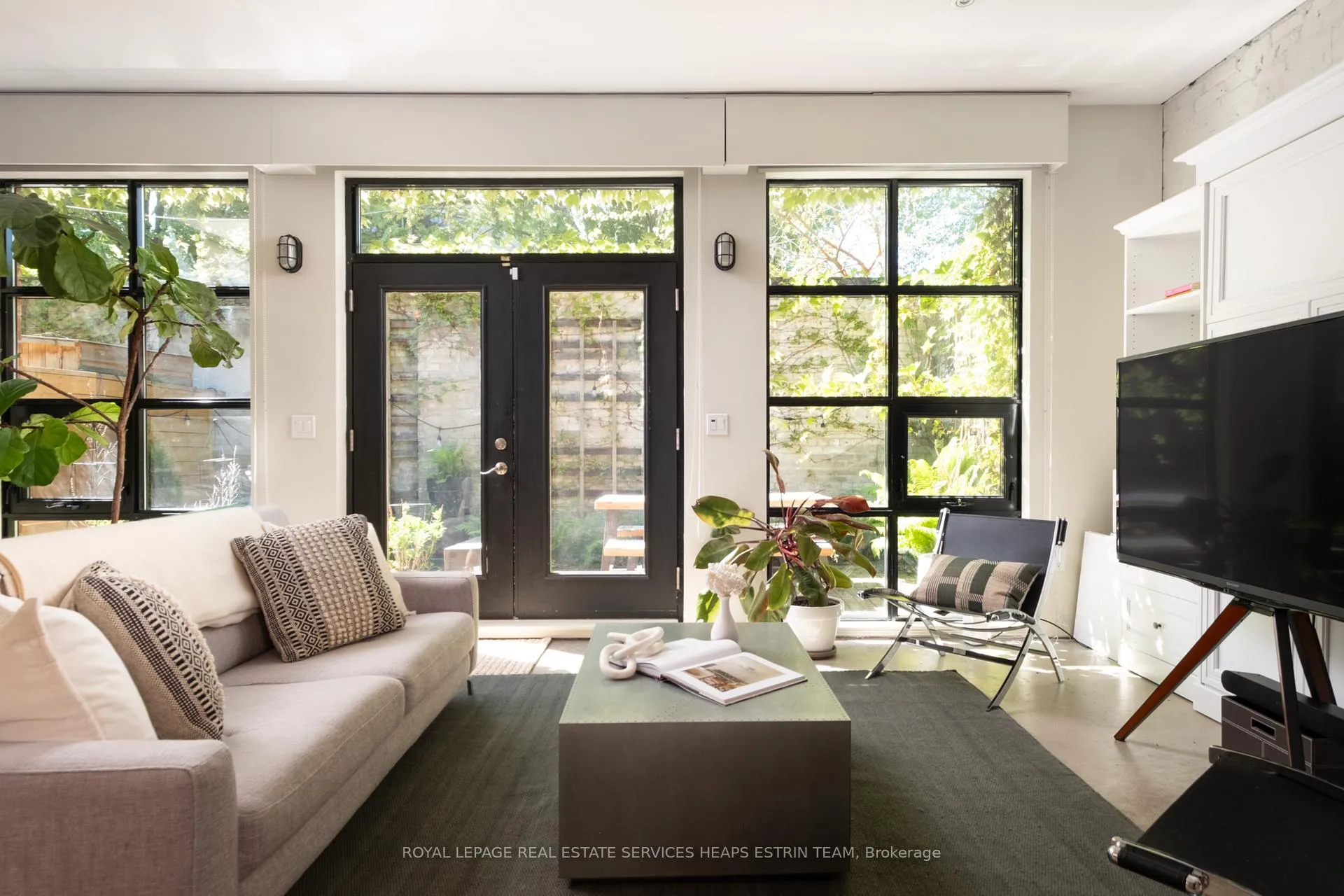Photo 14 of 121R Fermanagh Avenue, Toronto, Roncesvalles — HOMEH