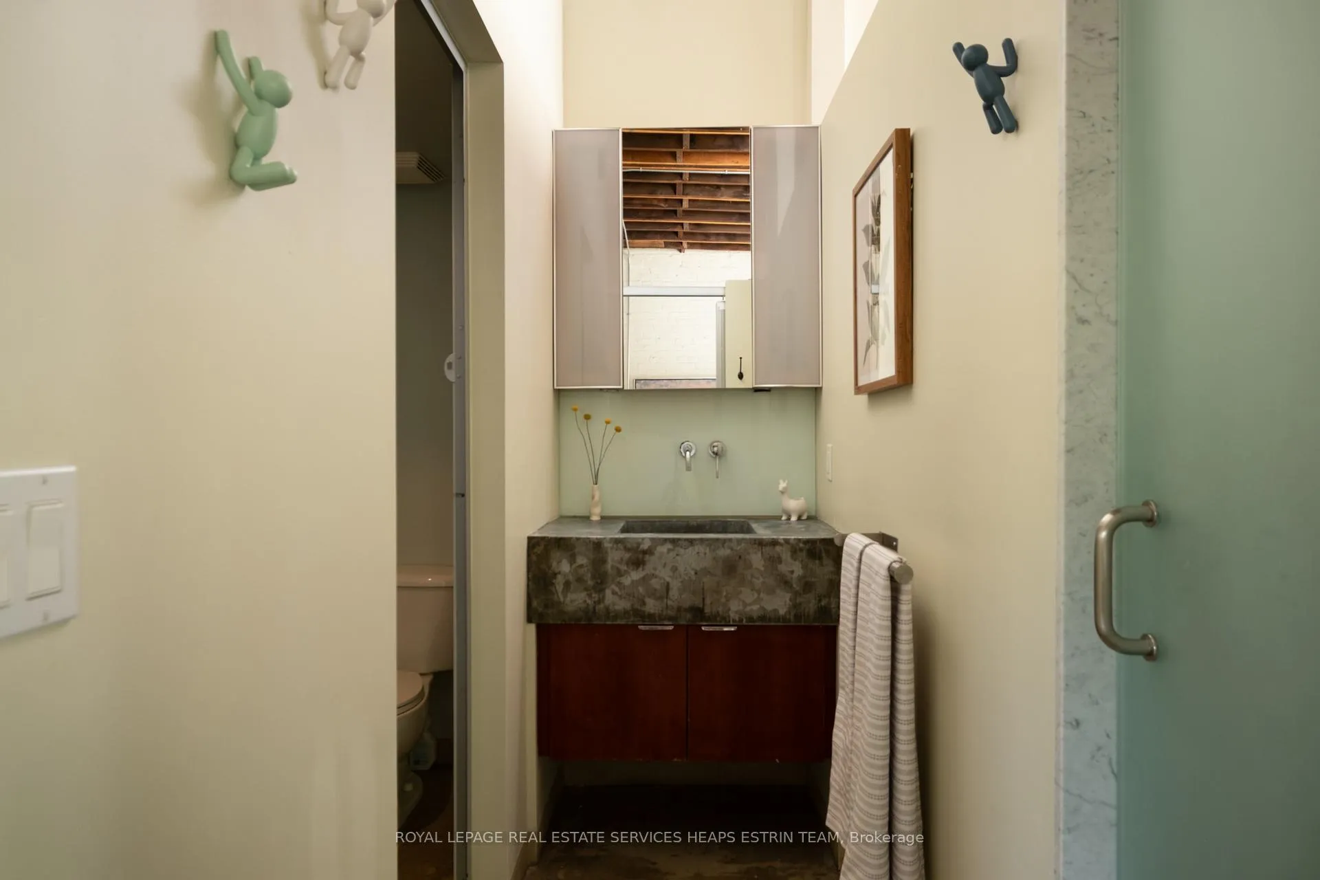 Photo 26 of 121R Fermanagh Avenue, Toronto, Roncesvalles — HOMEH