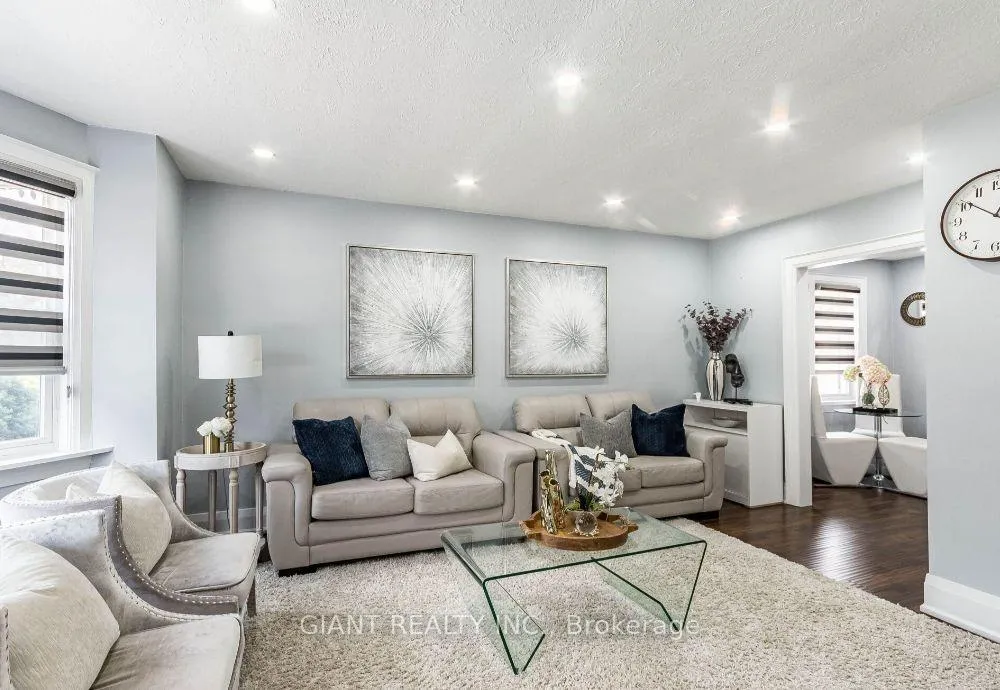 Photo 4 of 22 West Street W, Brampton, Downtown Brampton — HOMEH