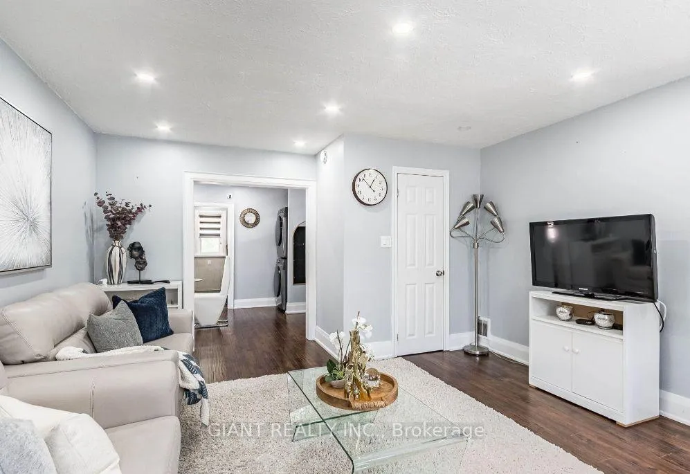 Photo 5 of 22 West Street W, Brampton, Downtown Brampton — HOMEH