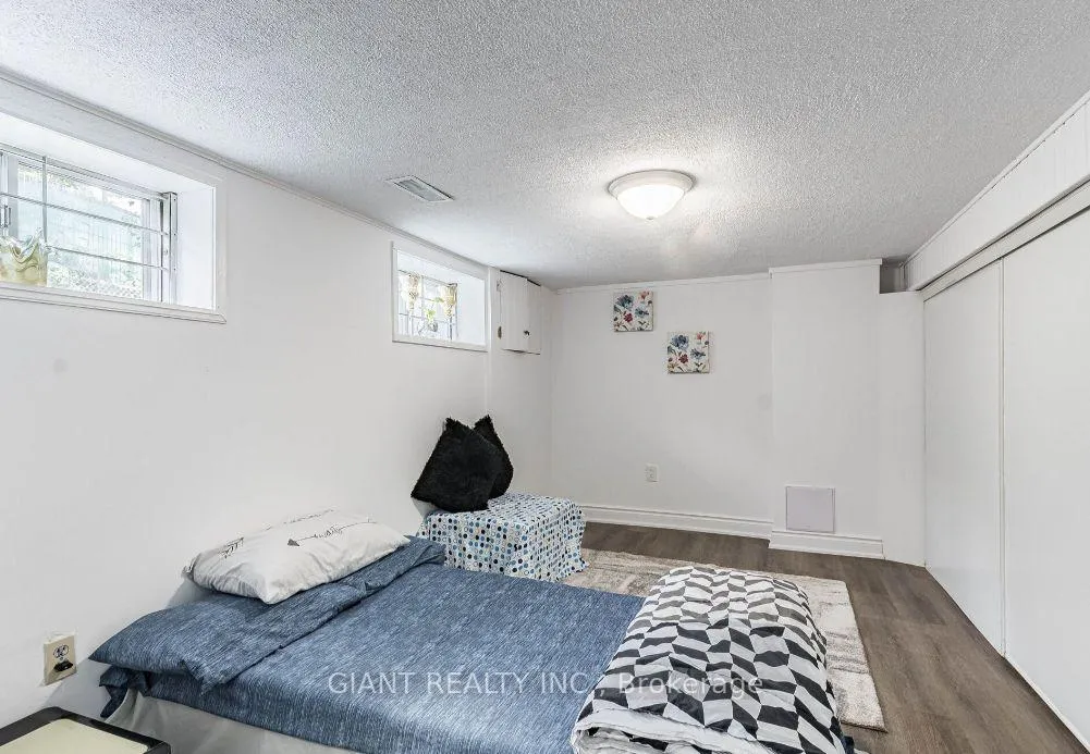 Photo 11 of 22 West Street W, Brampton, Downtown Brampton — HOMEH
