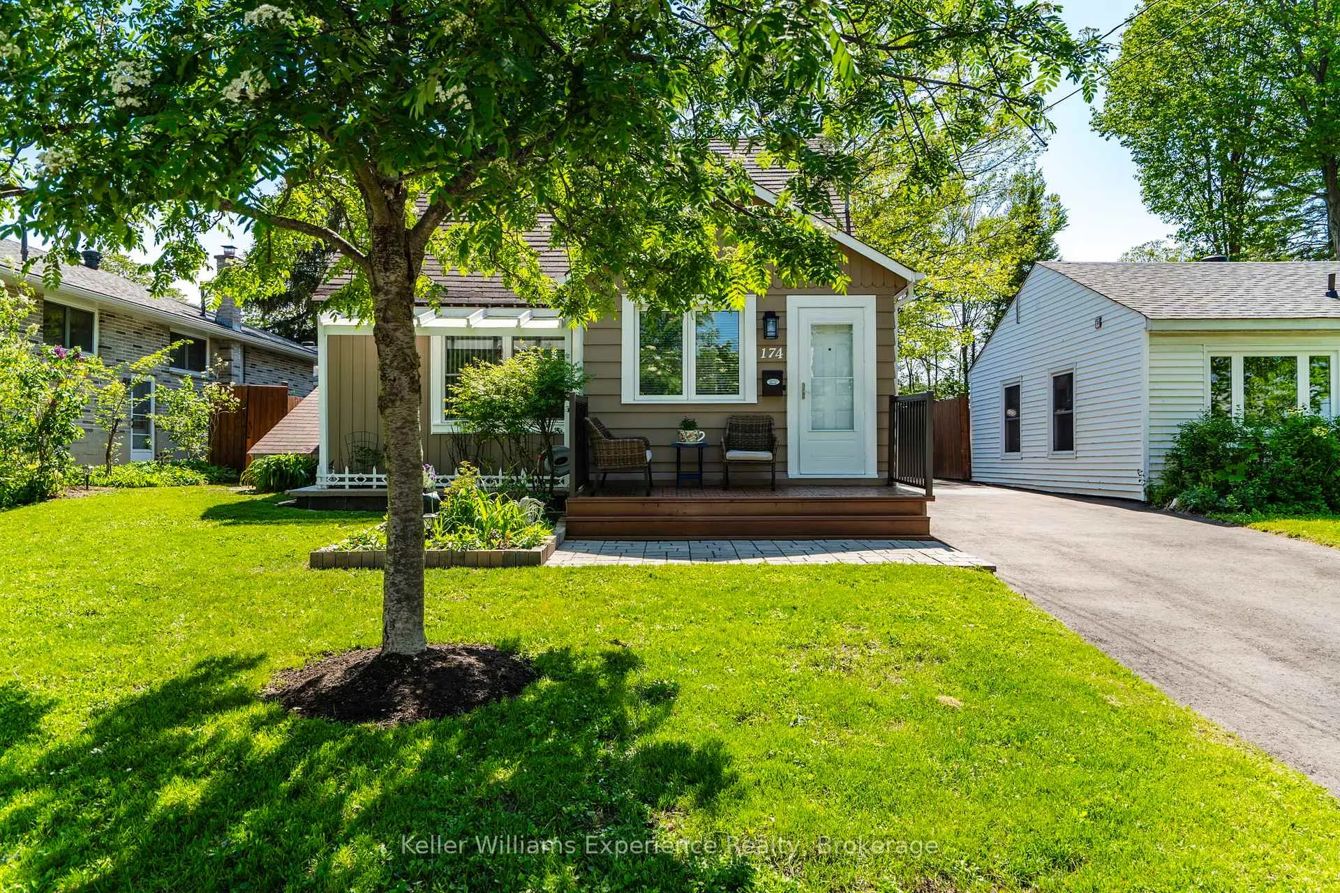 Photo 3 of 174 Seventh Street, Midland — HOMEH