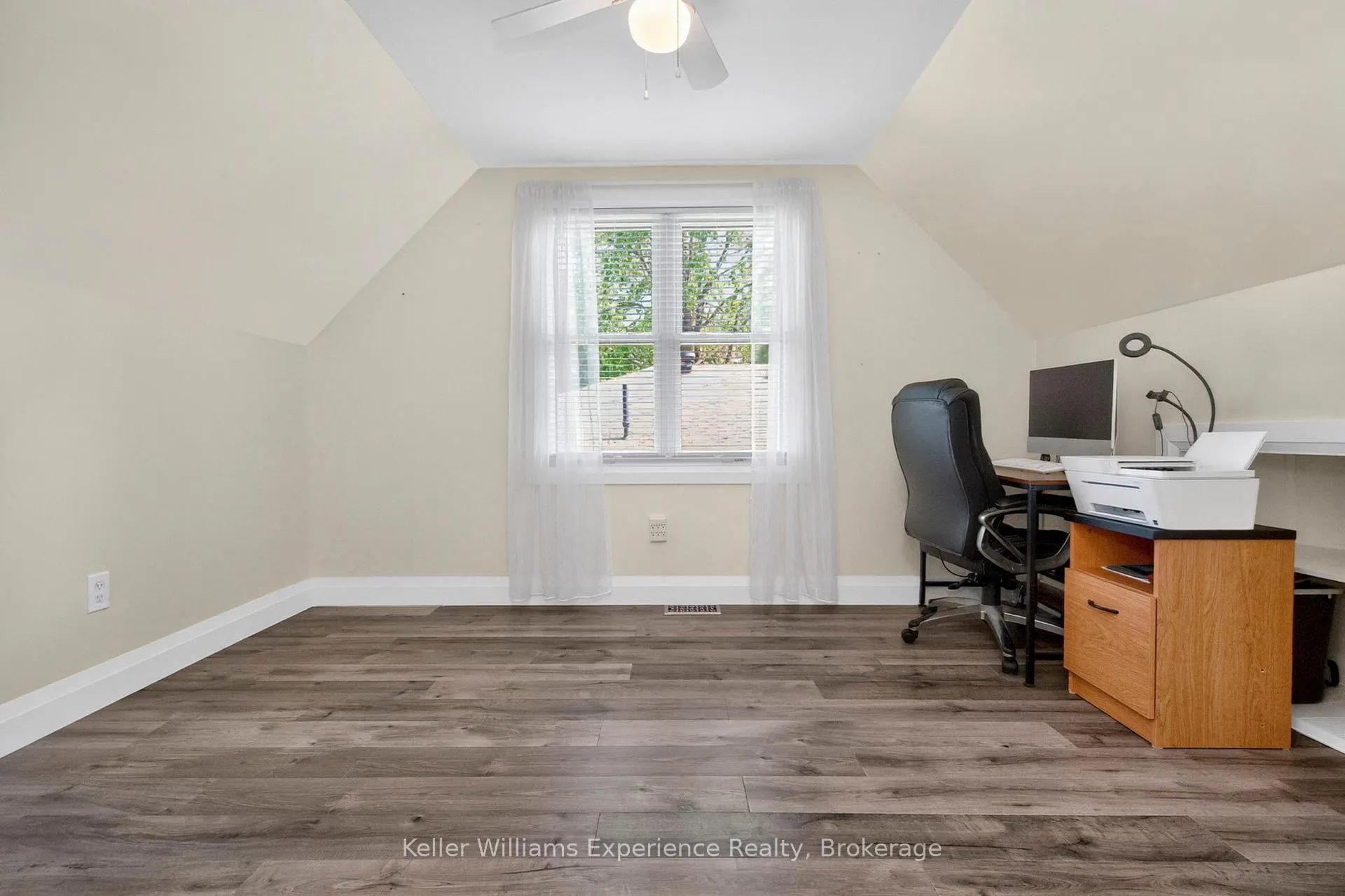 Photo 25 of 174 Seventh Street, Midland — HOMEH