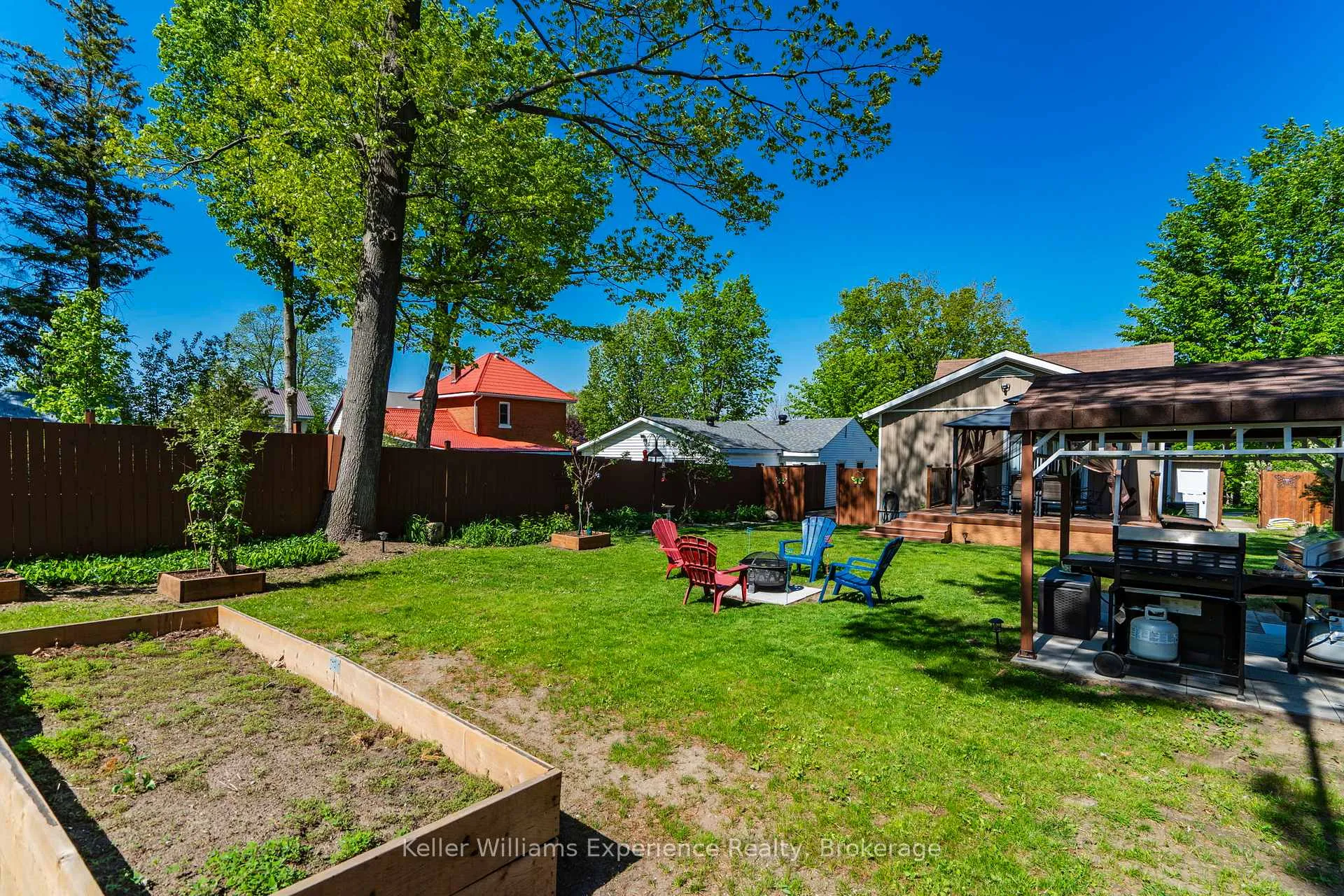 Photo 40 of 174 Seventh Street, Midland — HOMEH