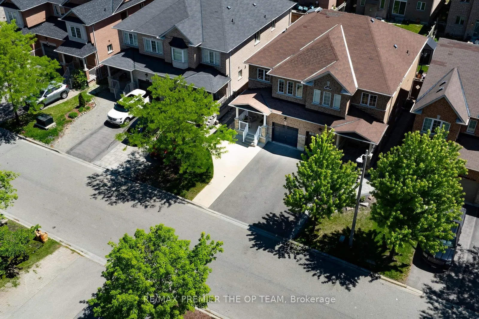 Photo 3 of 29 Manordale Crescent, Vaughan, Vellore Village — HOMEH