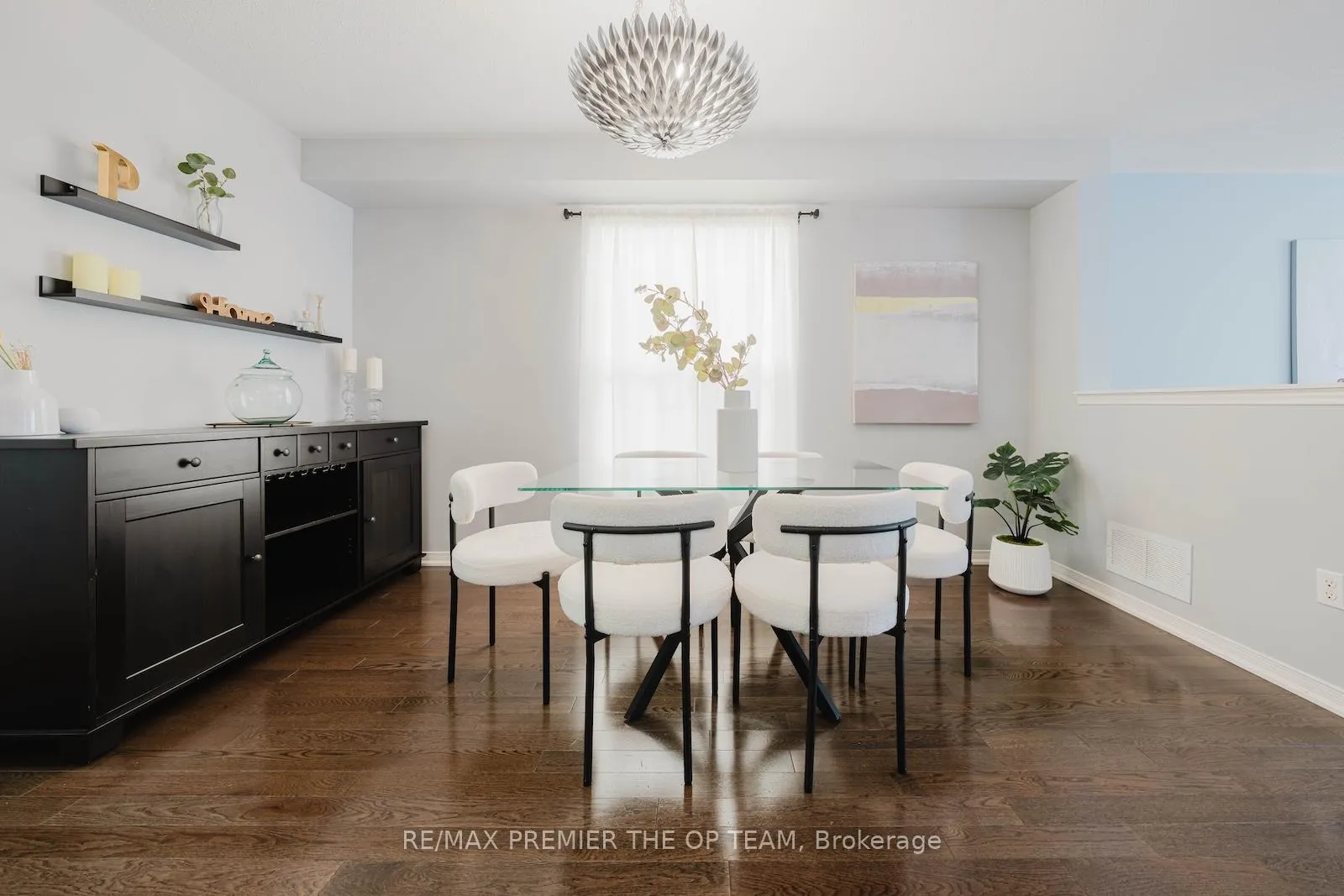 Photo 5 of 29 Manordale Crescent, Vaughan, Vellore Village — HOMEH